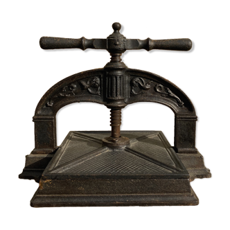 Ancienne presse à relier d’imprimerie