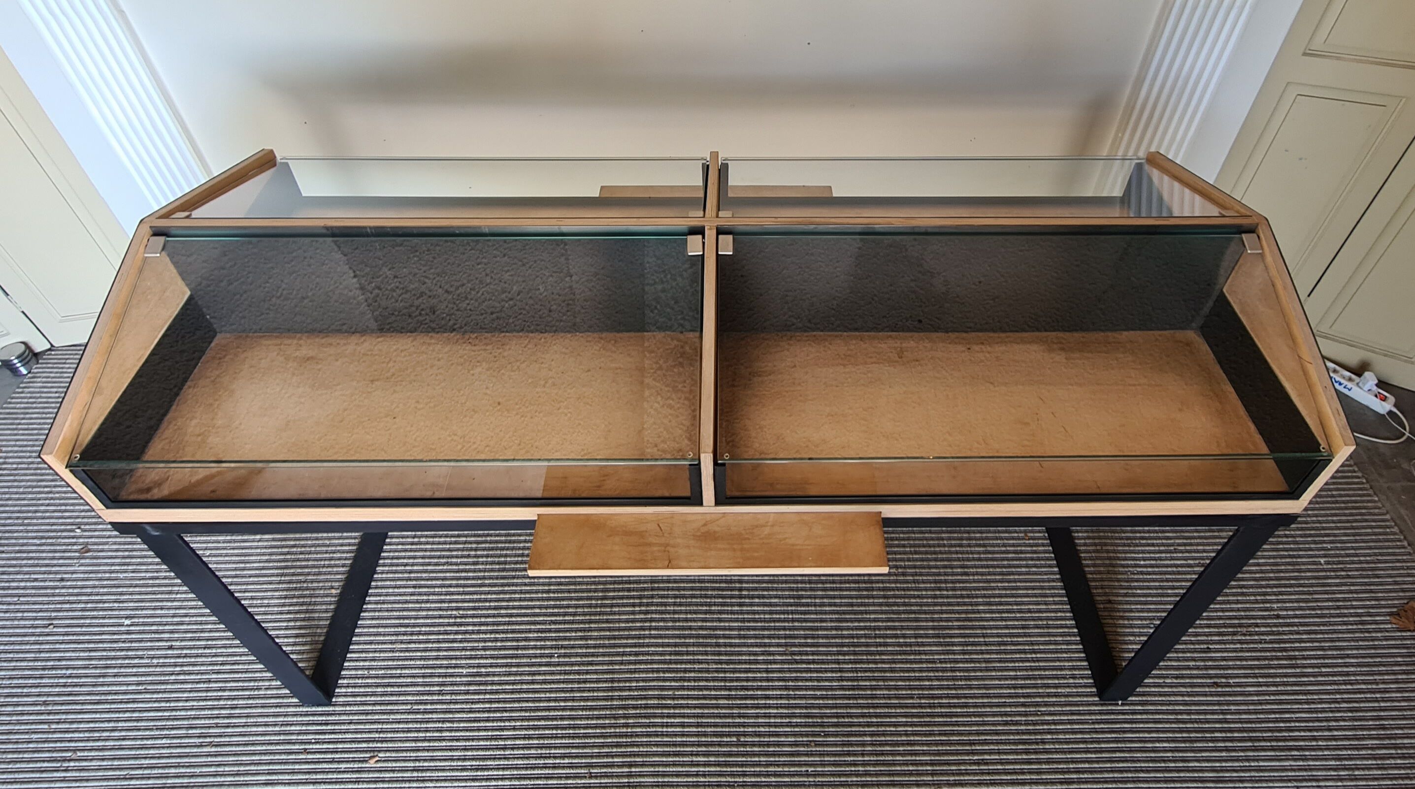Double shop window 180 x 71 x 107 cm