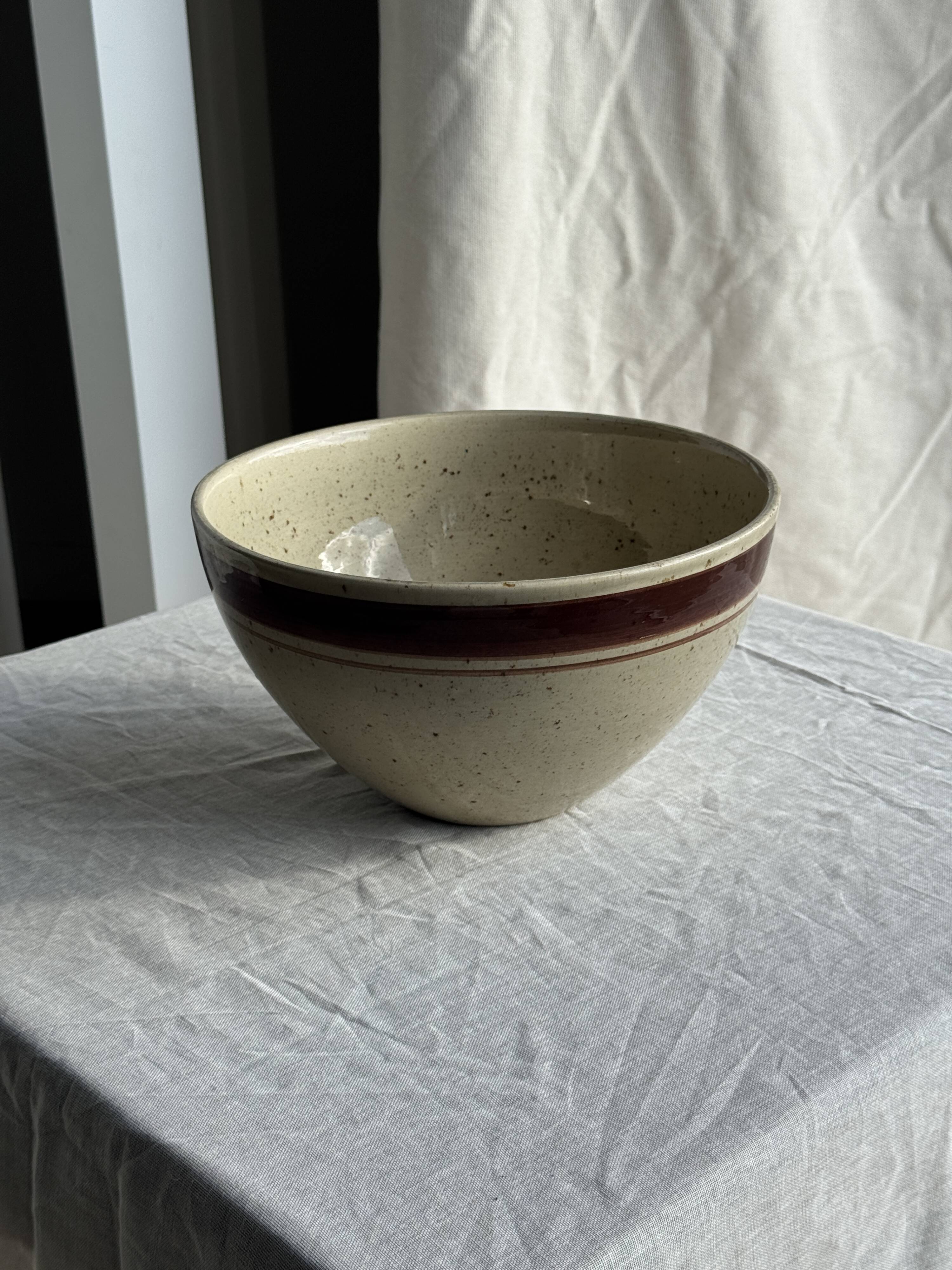 Large speckled beige salad bowl with ochre trim H14 D25