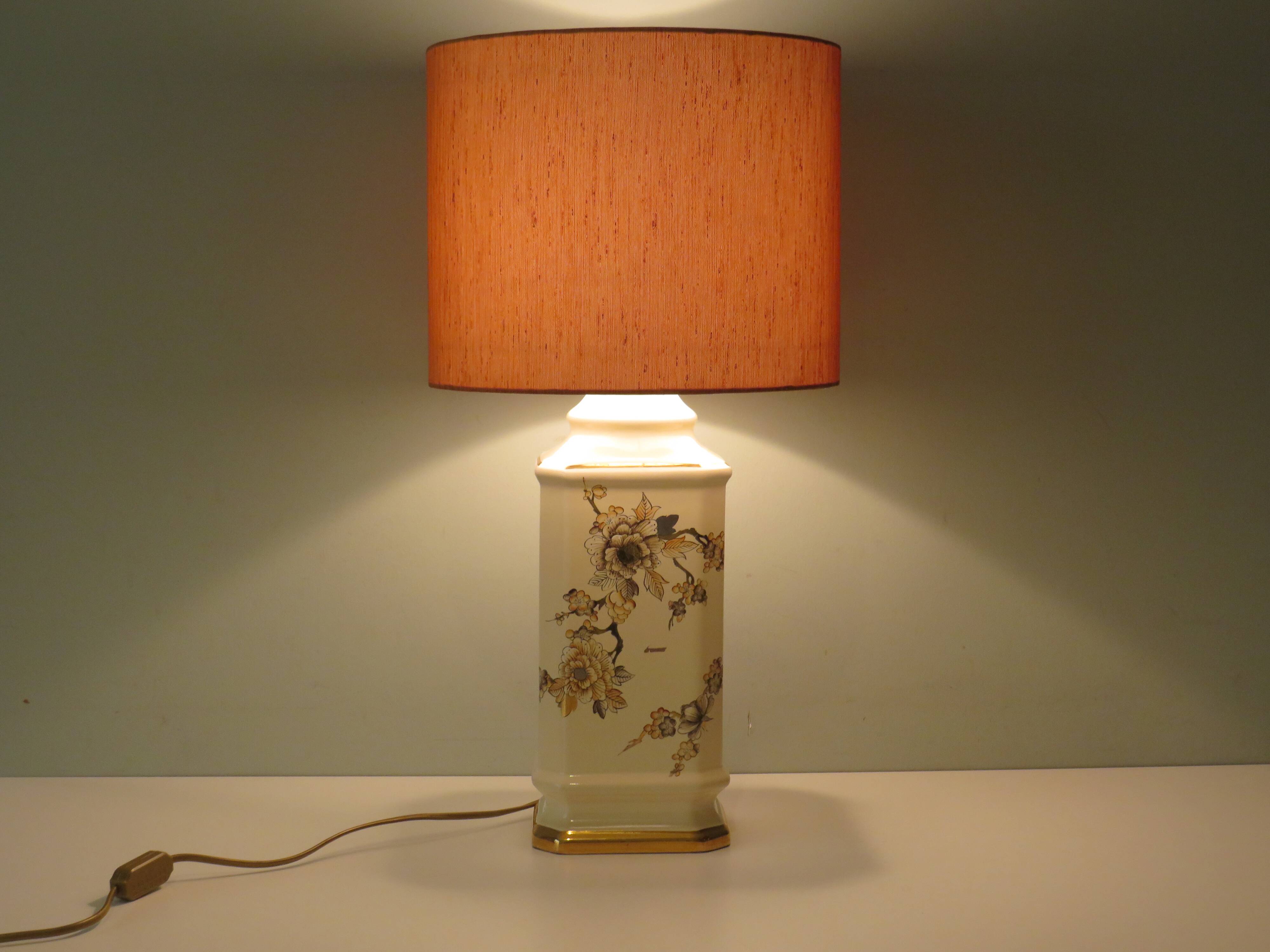 Lampe à poser en céramique émaillée couleur crème Louis Drimmer  avec nouvel abat-jour.