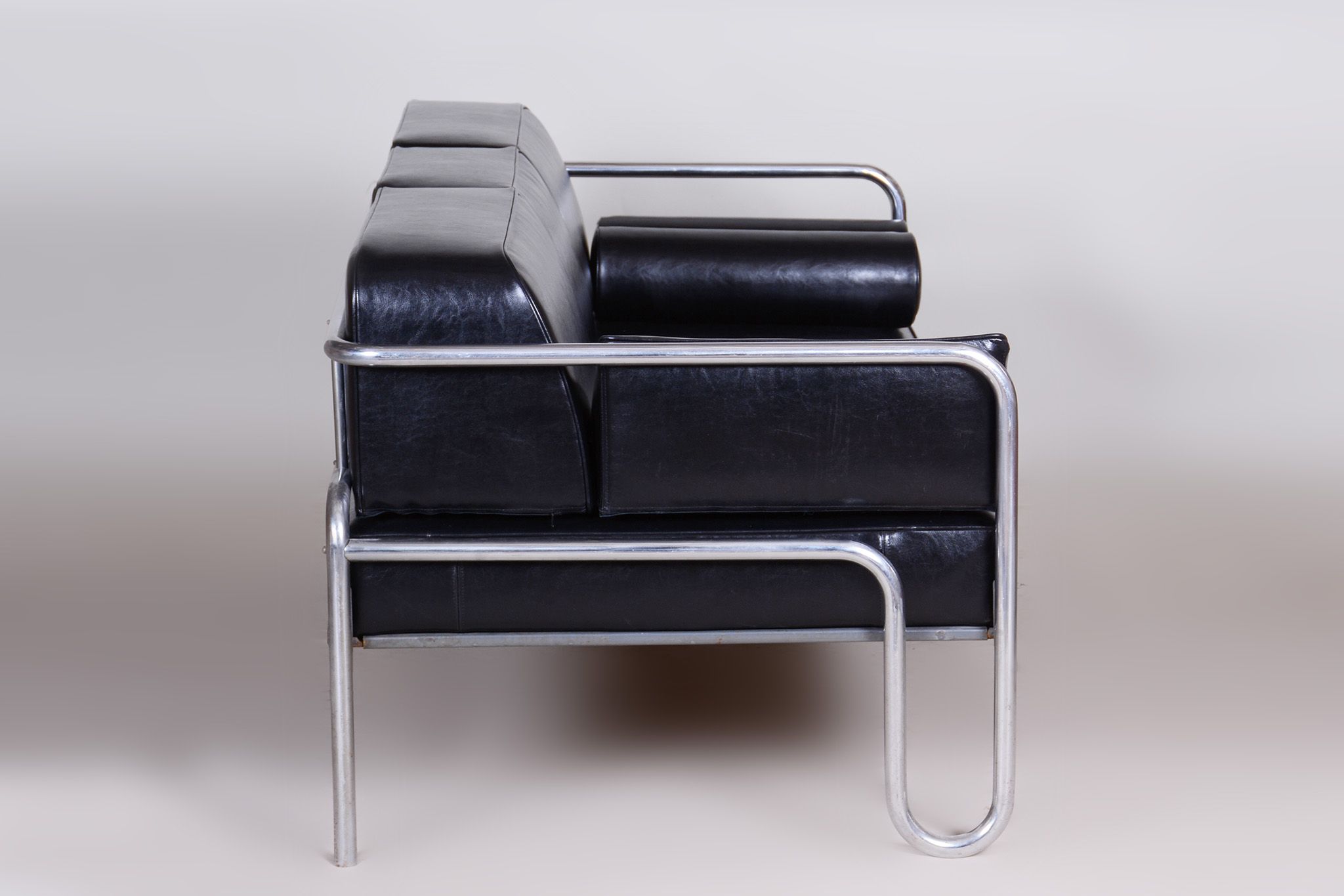 Restored black bauhaus sofa, high-quality leather, chrome-plated steel, 1930s