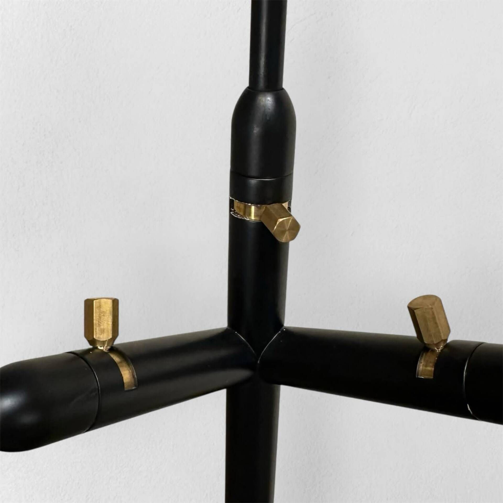 Authentique lampadaire par Serge Mouille