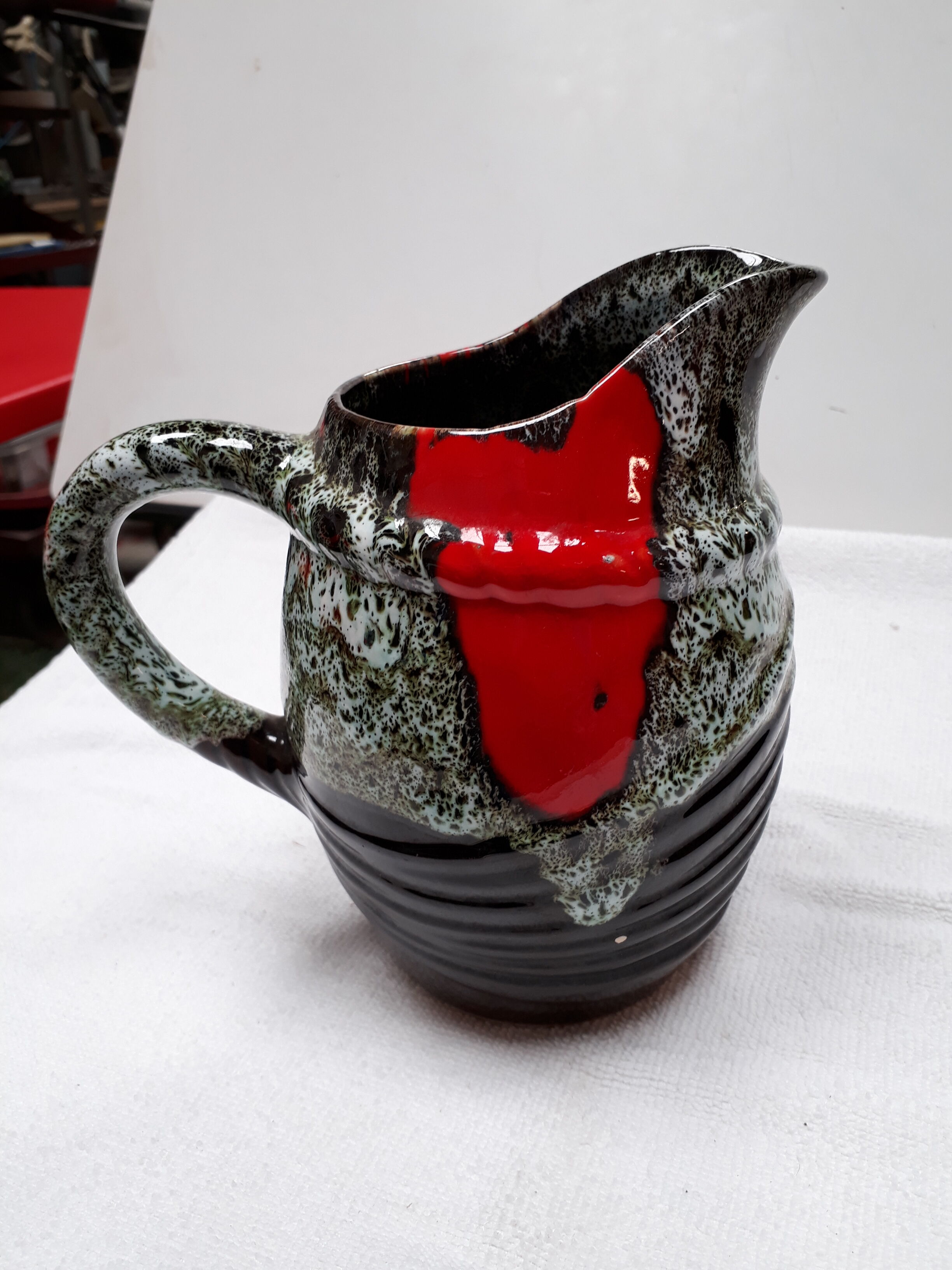 Pitcher 1l years 50/60