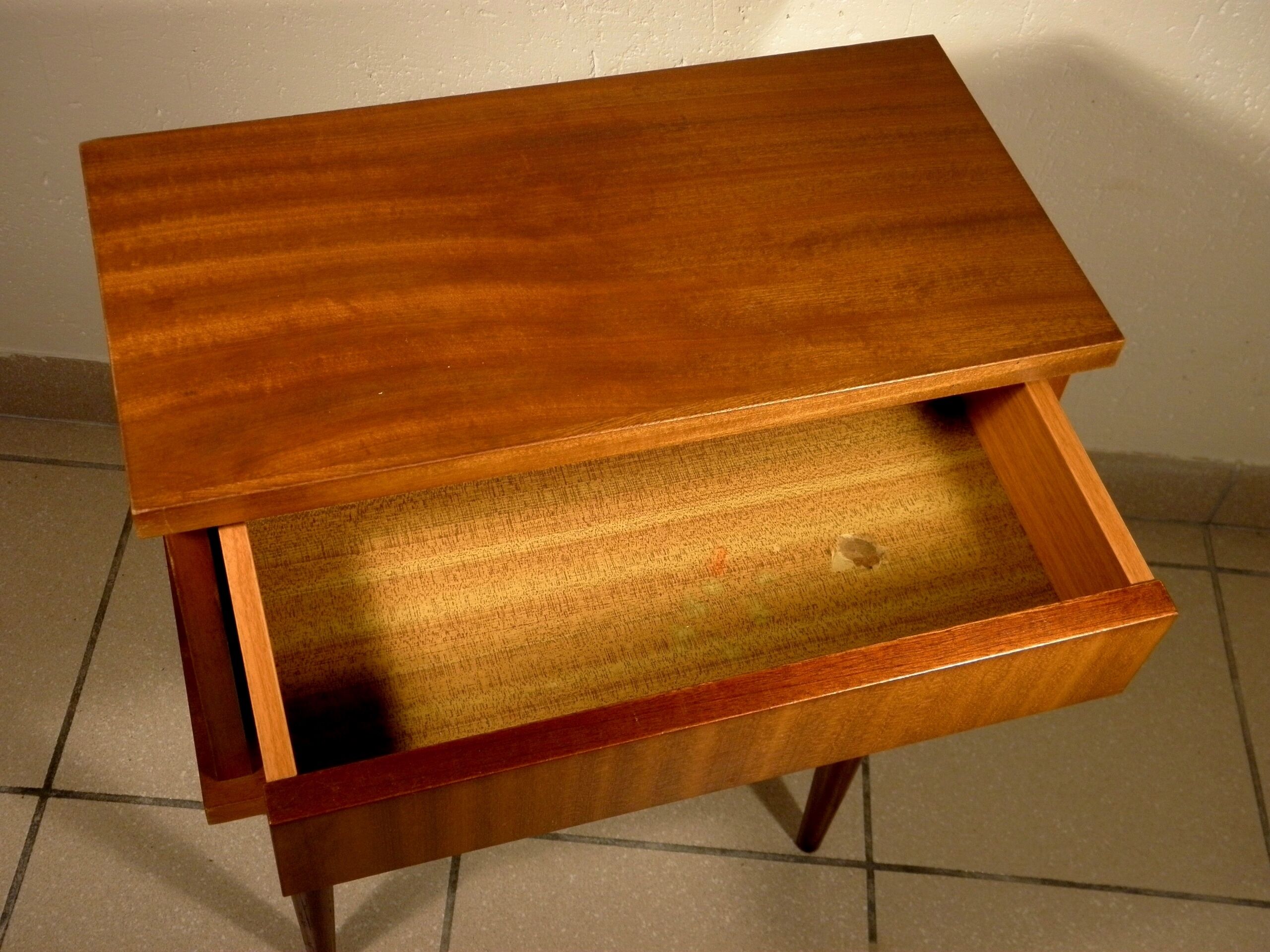 Bedside feet spindles years 60-70