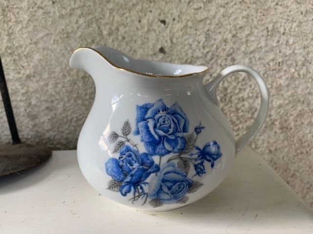 Coffee service in white porcelain pattern pink blue art deco