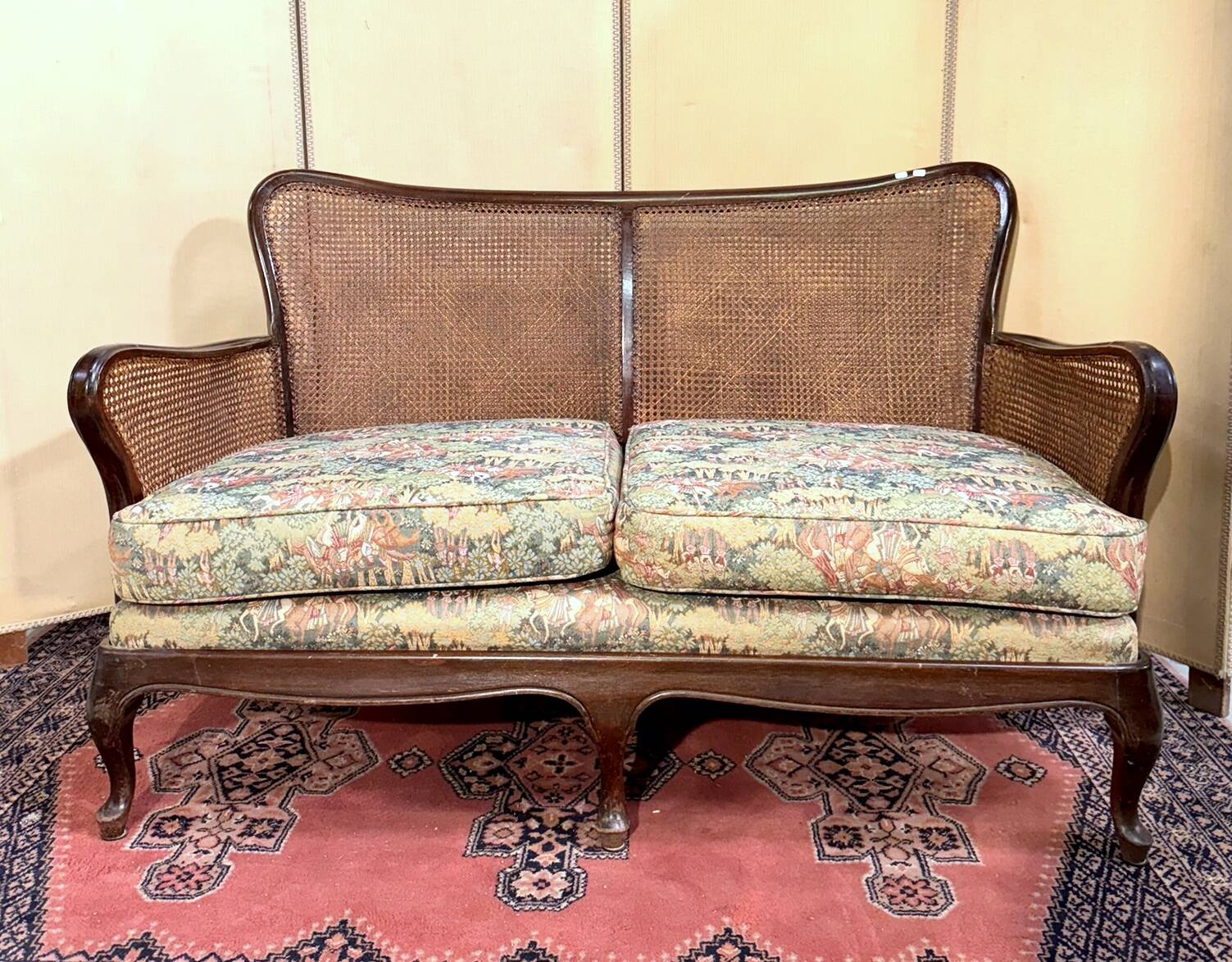 English mahogany bench from the early 20th century