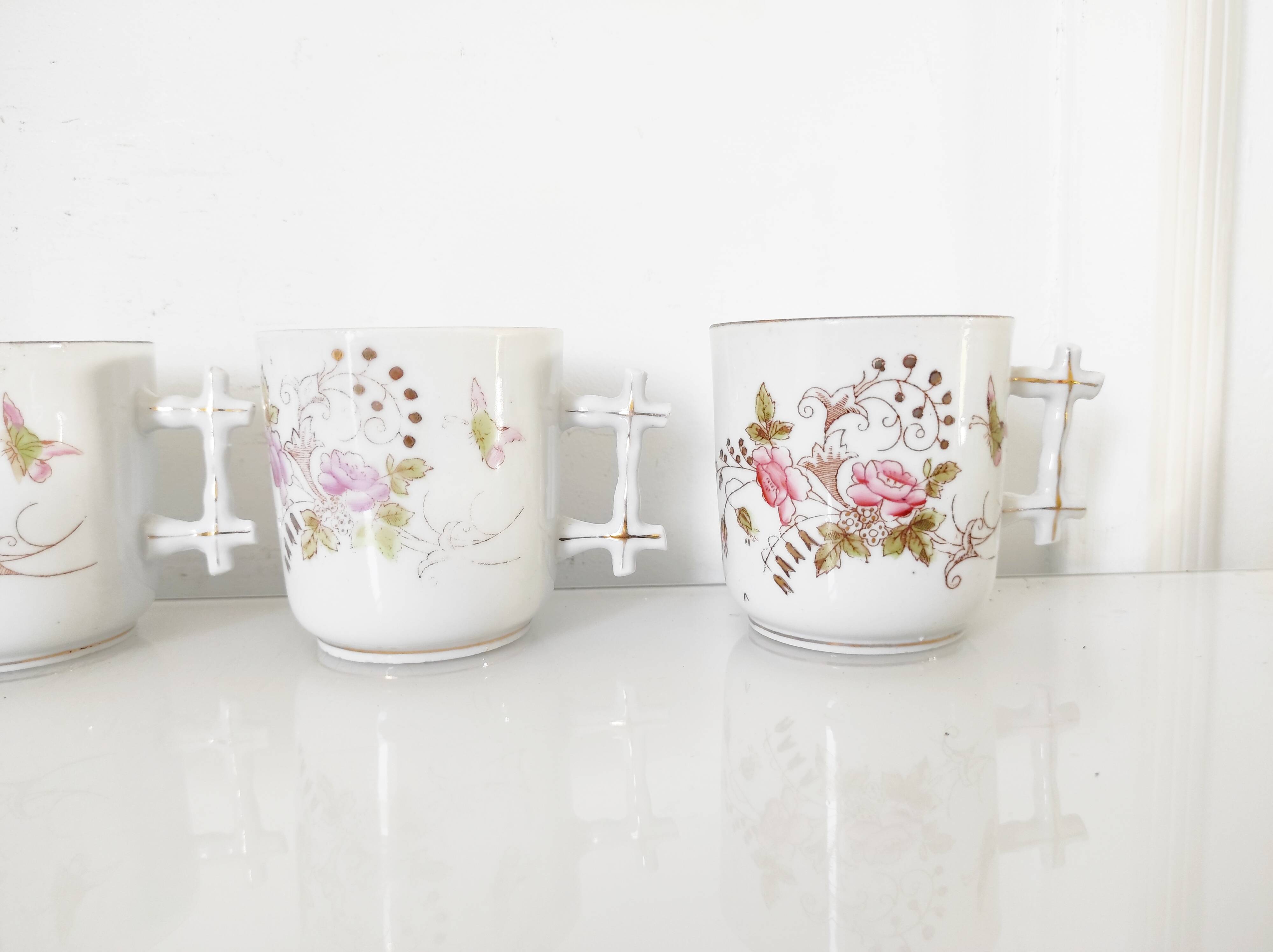 Porcelain coffee service for 8 people with bamboo handles.