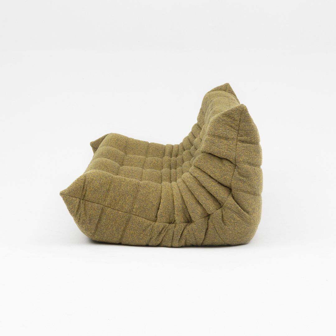 Canapé trois places Togo en bouclé olive par Michel Ducaroy pour Ligne Roset