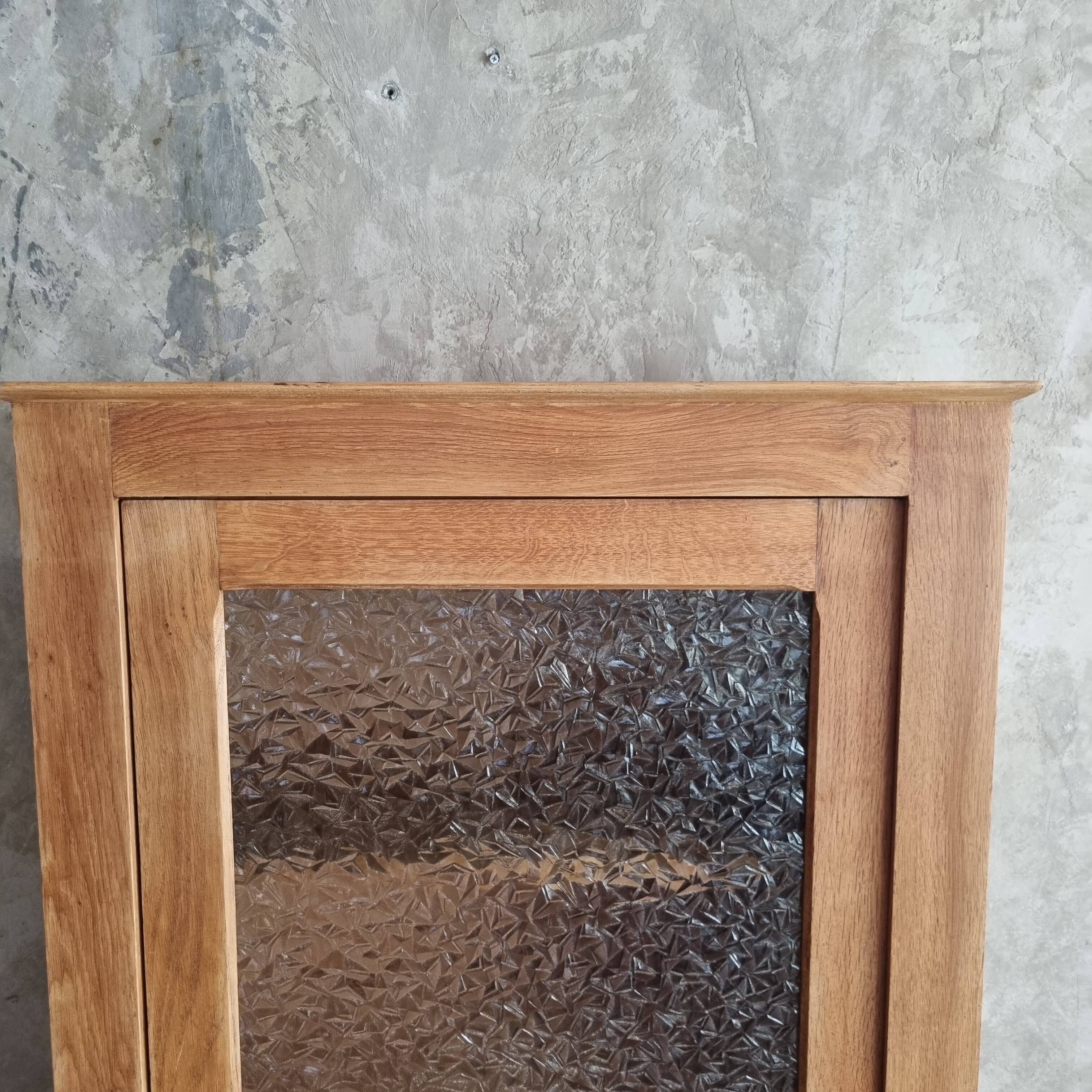 Glass cabinet