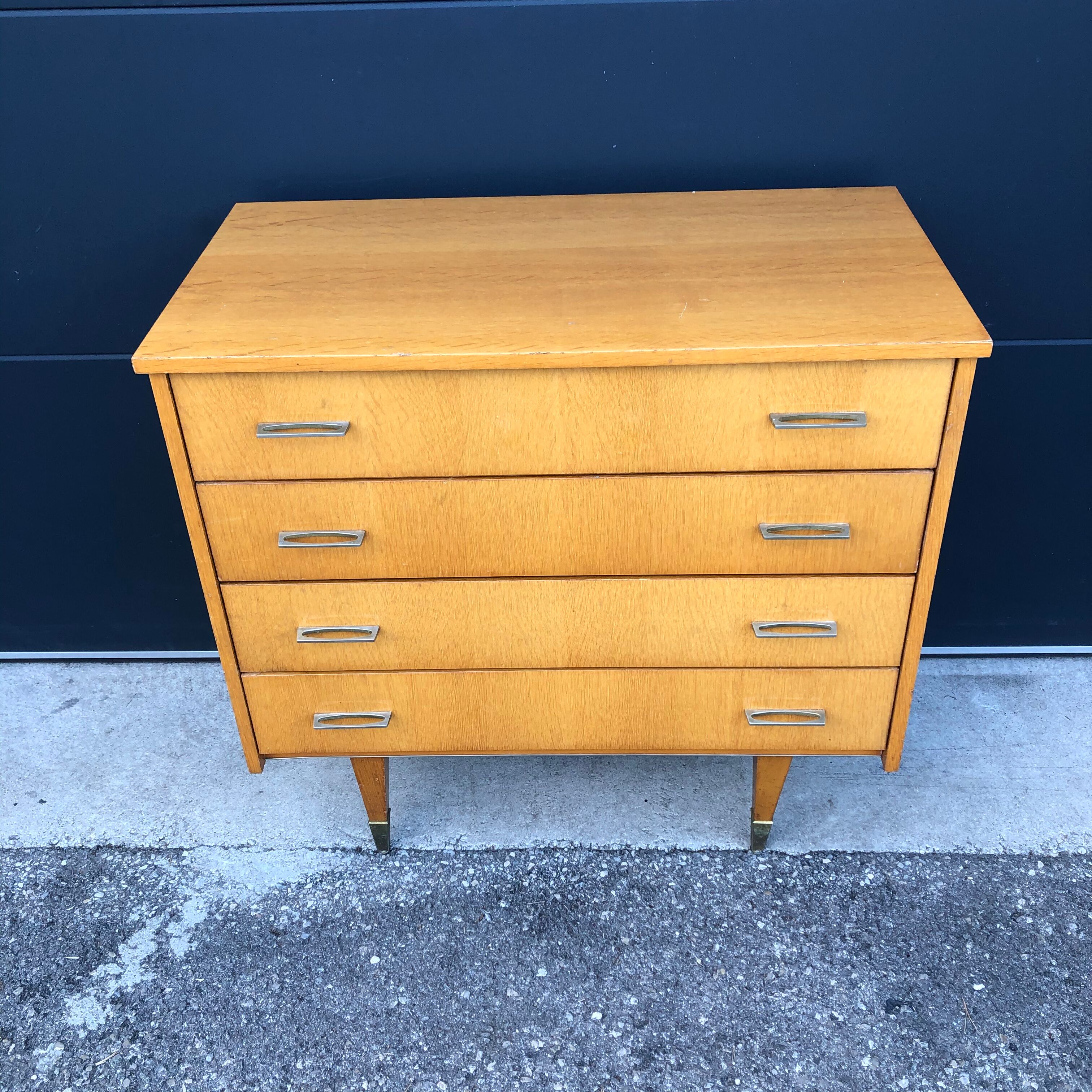 Chest of drawers compass feet