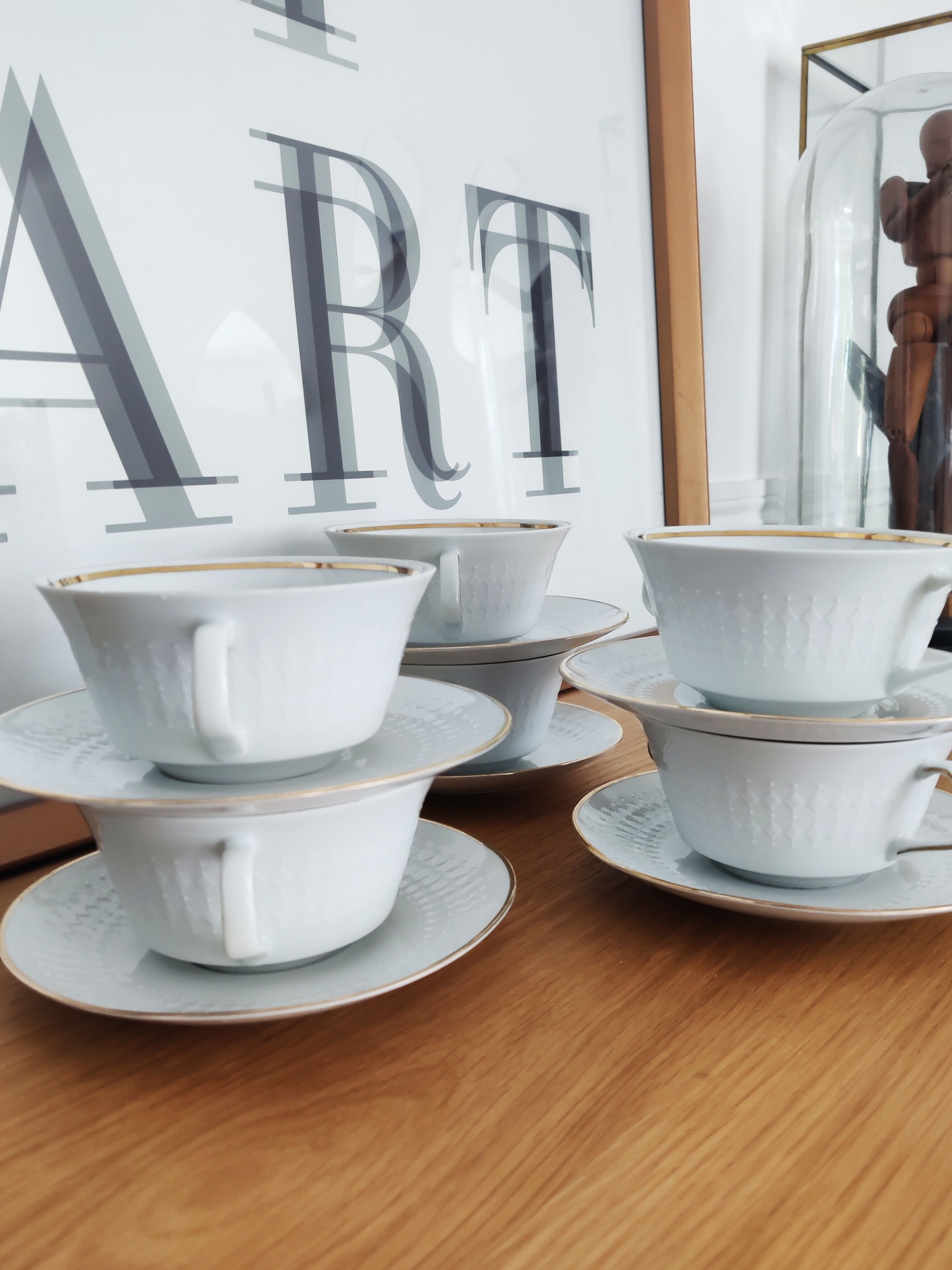 6 tasses et soucoupes à thé