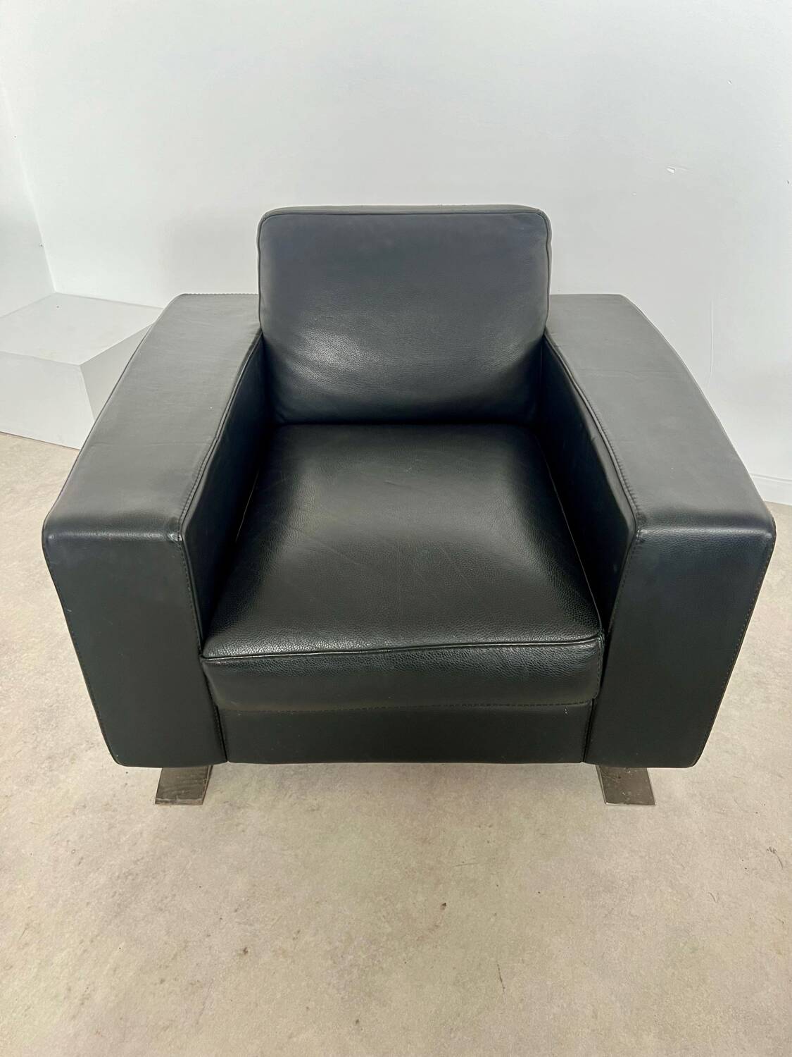 Lot 2 roche bobois designer leather armchairs 80s vintage custom aviator shape