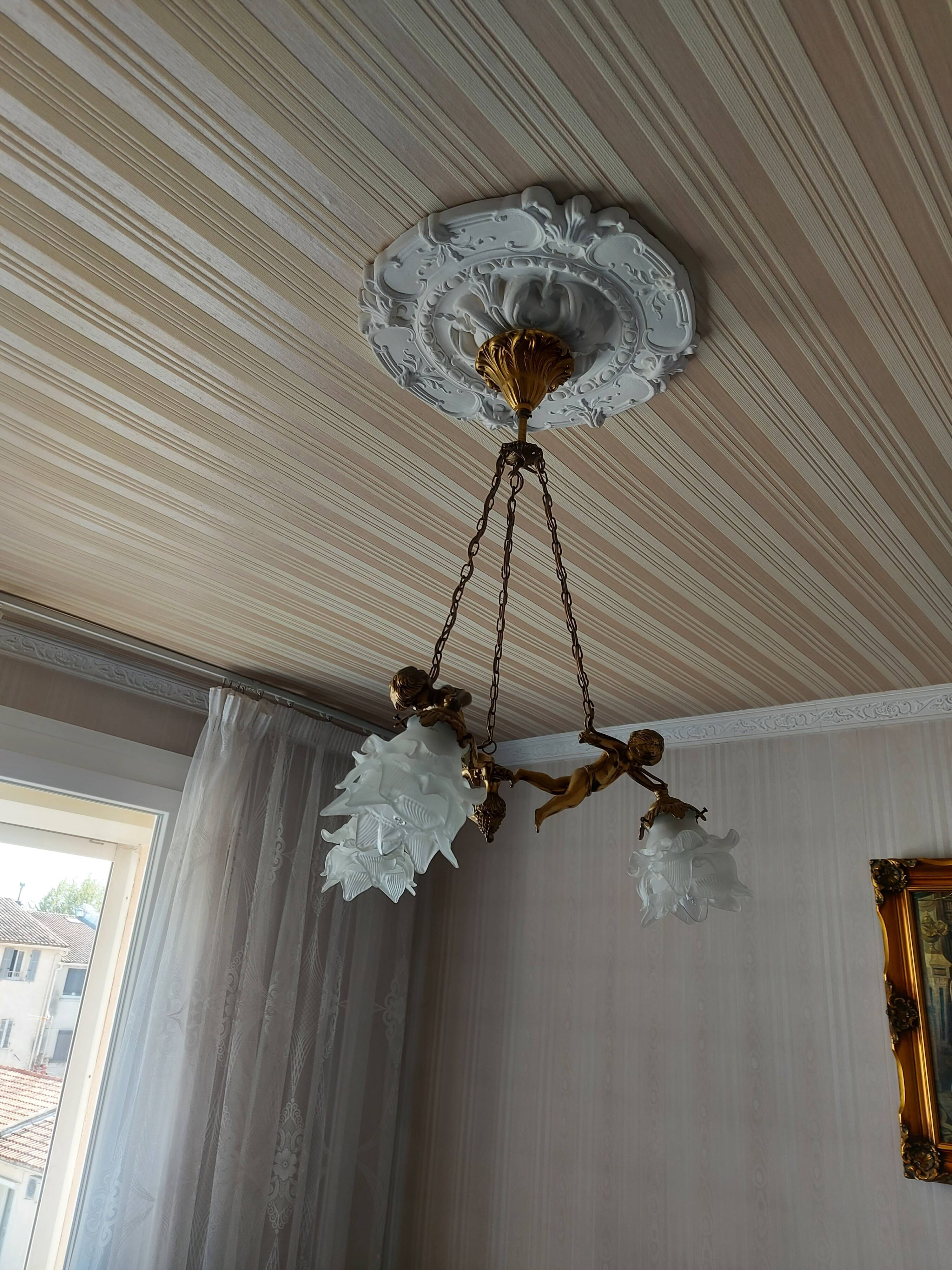 Bronze chandelier cherubs 3 fires , cherubs ( putti )