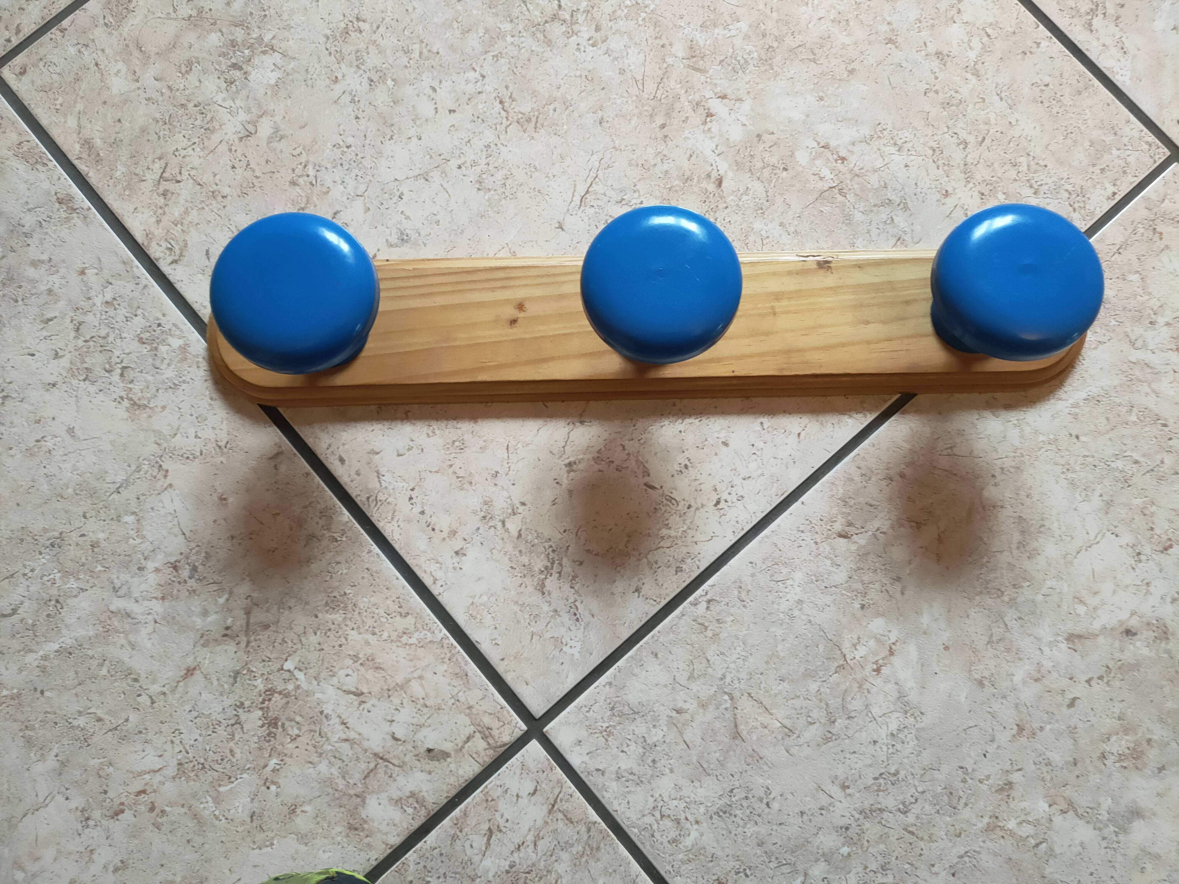coat rack with 3 hooks