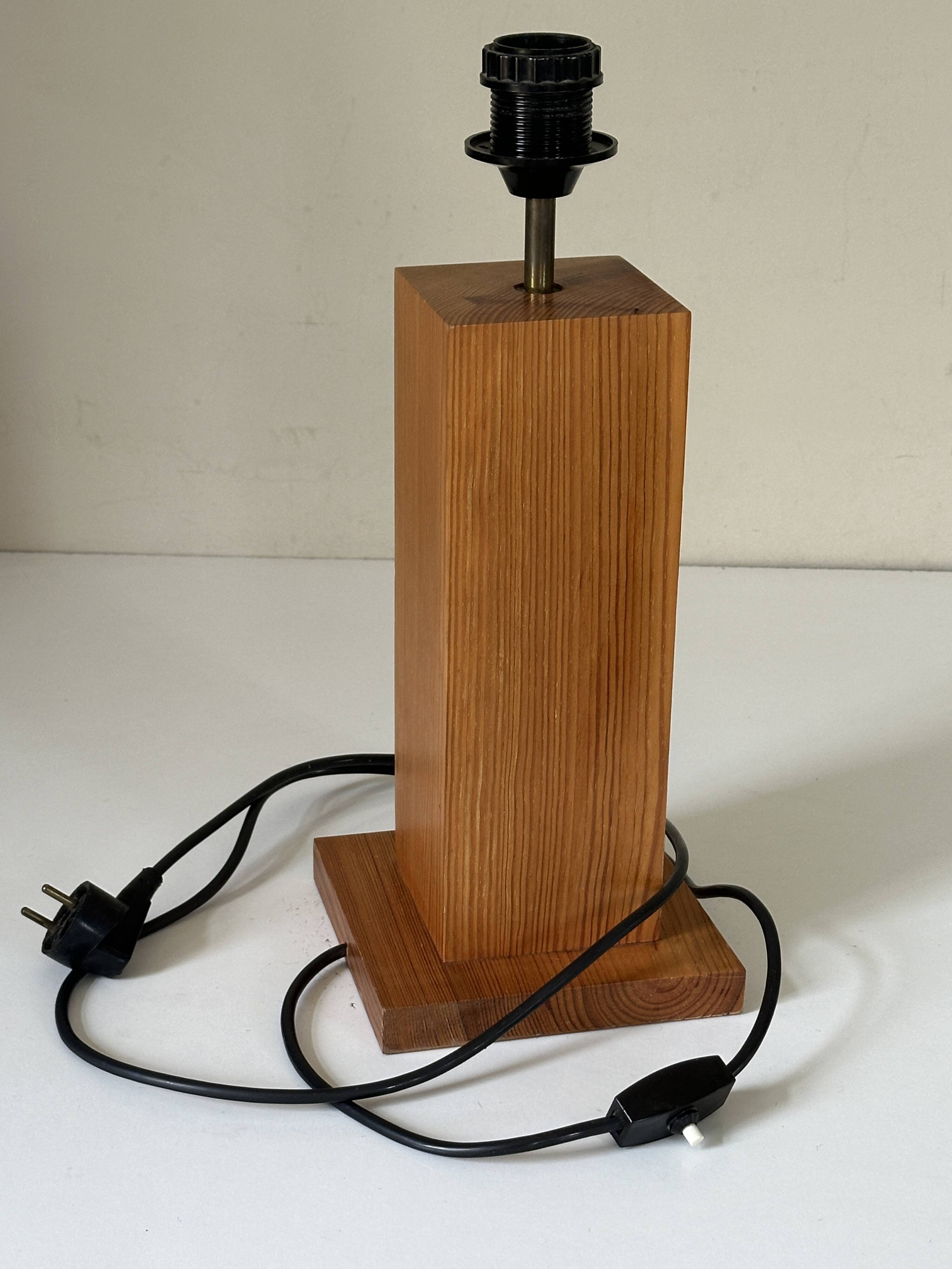 Lampe en pin vintage design années 70 80