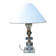 Lampe à poser pied verre Altuglas et un abat-jour en plastique tressé