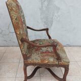 Paire de fauteuils Régence en noyer sculpté