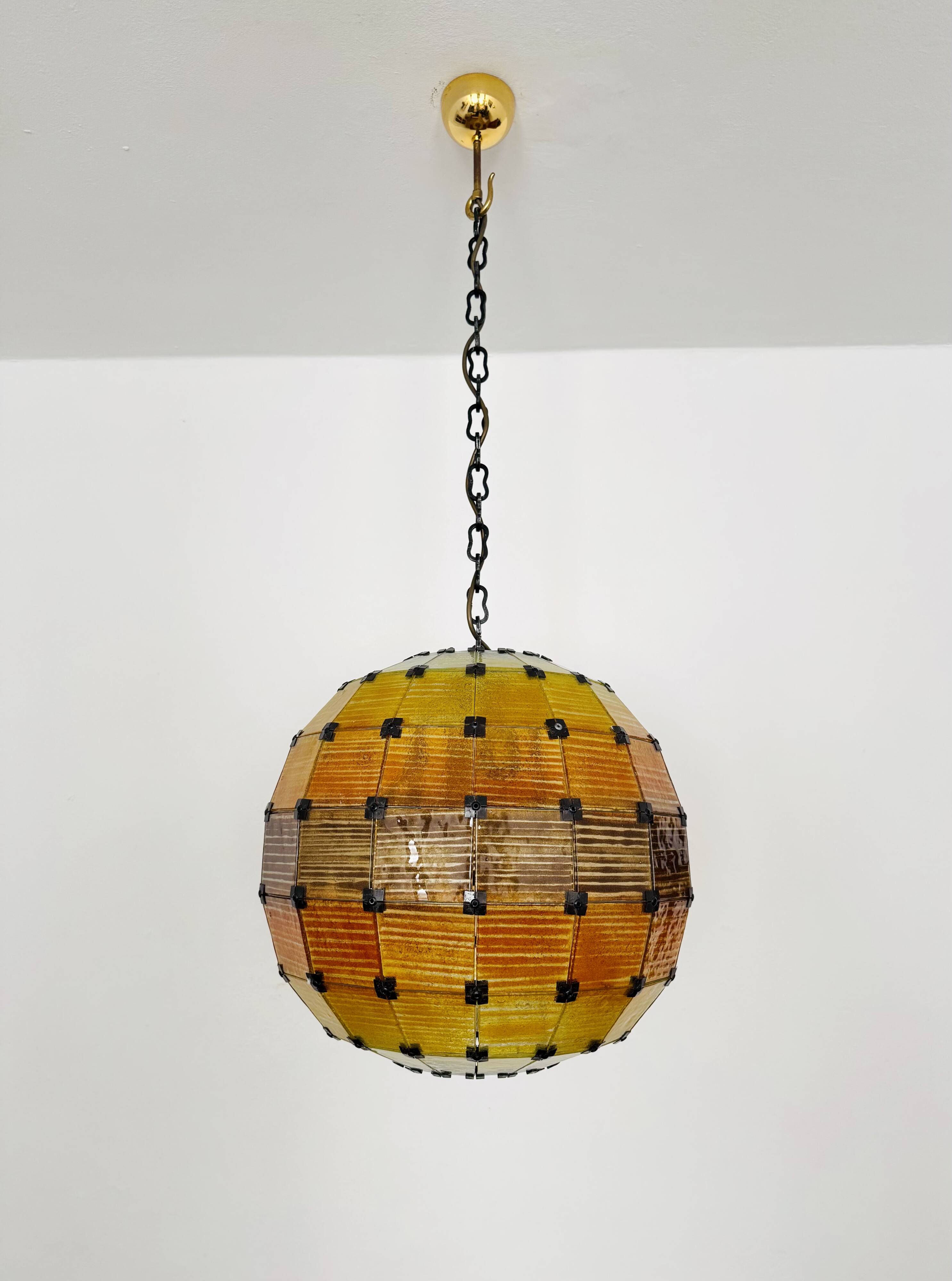 Suspension boule en verre coloré, 1960