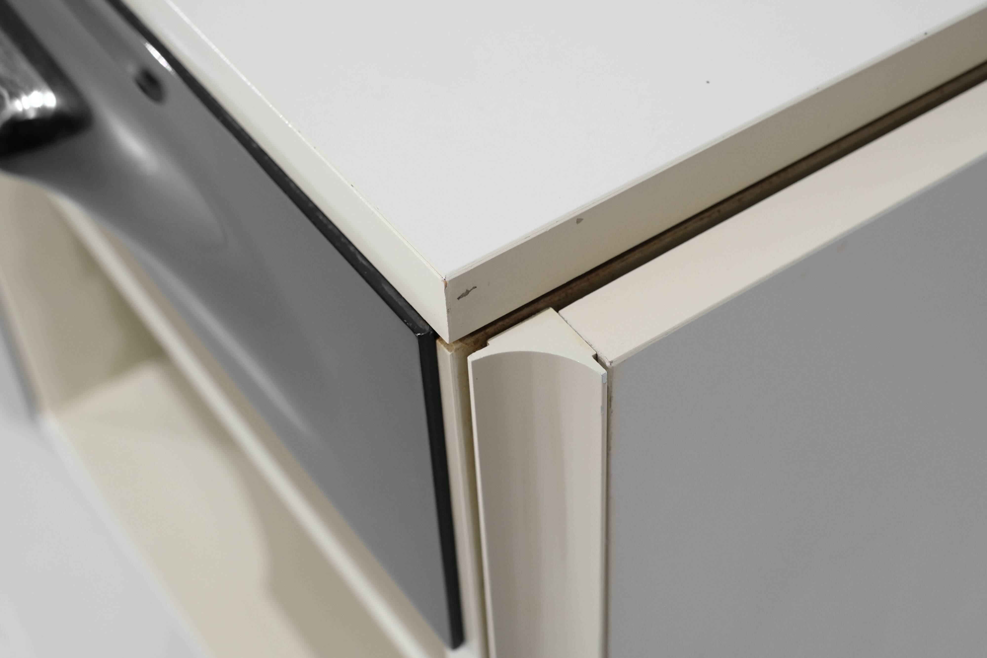 Desk "DF2000" designed by Raymond Loewy for Doubinsky Frères, France.