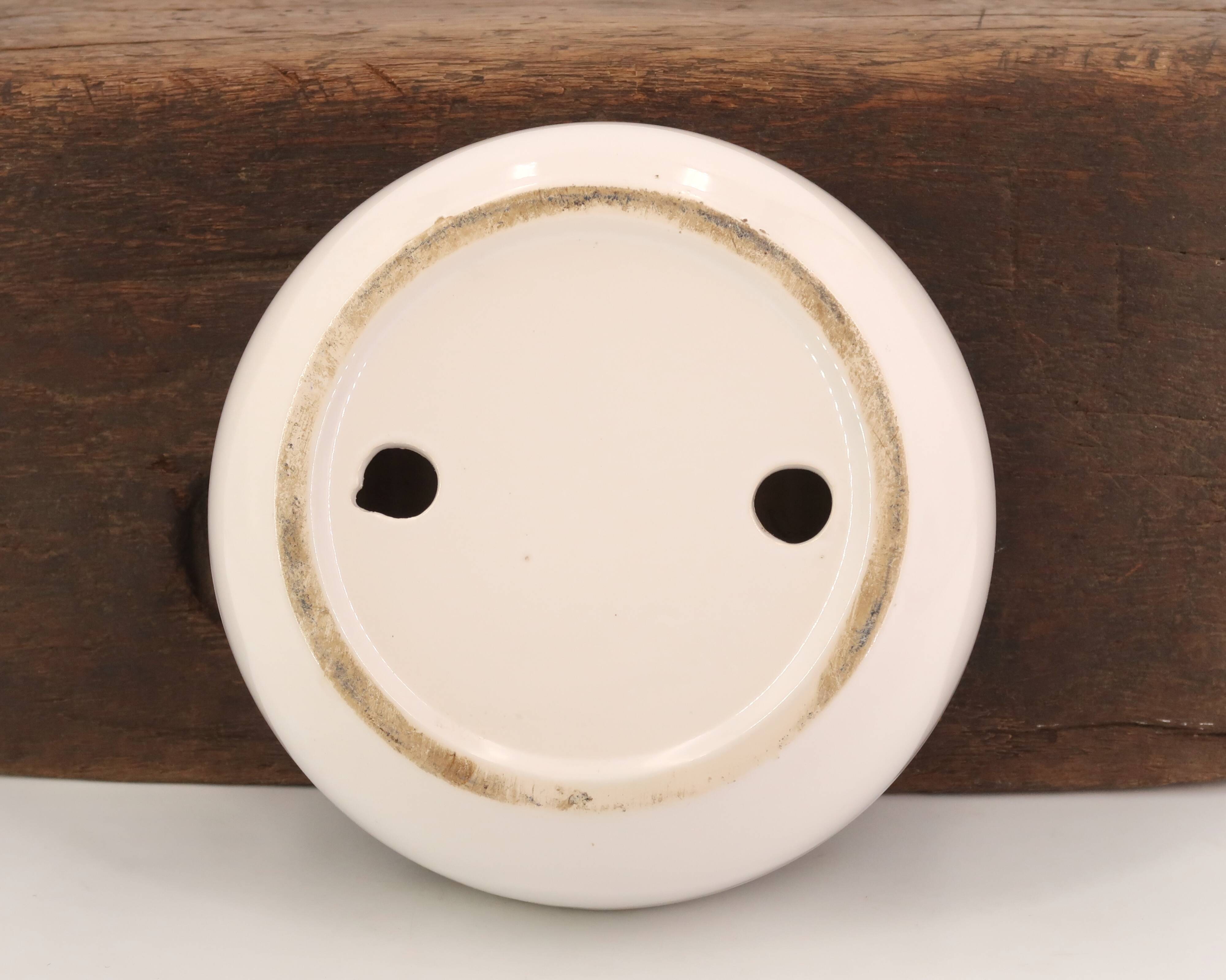 Imposing white ashtray signed in ceramic, 1970s