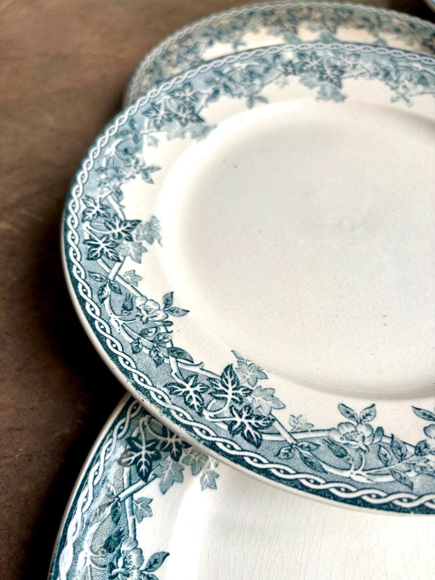 6 Moulin des Loups flat plates in iron clay, “Summer” service