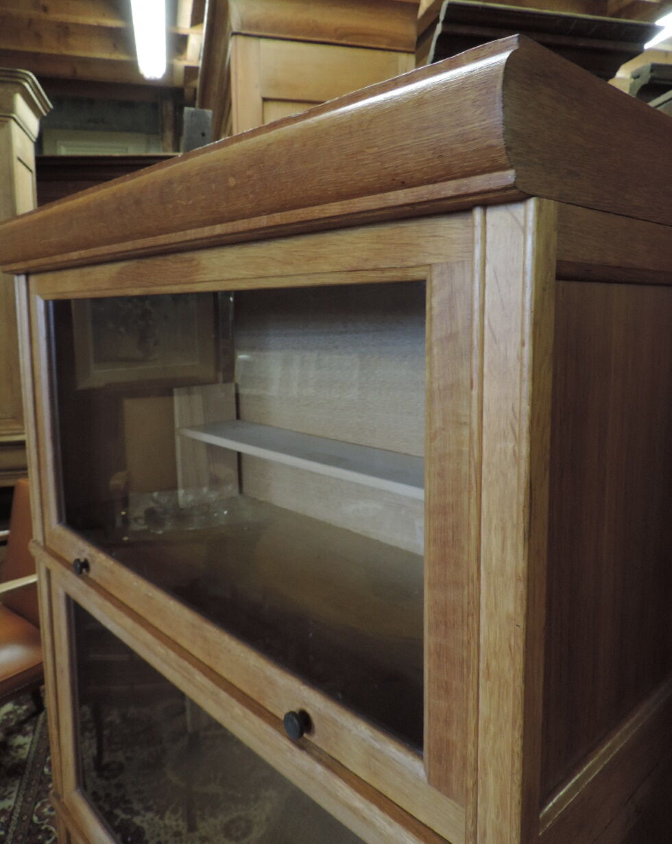 Furniture MD in light oak of vintage years.