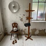 Patère wears pine coat 70