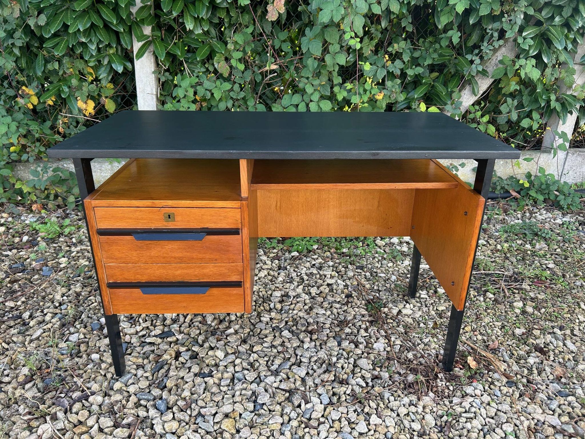 bureau moderniste  des années 50