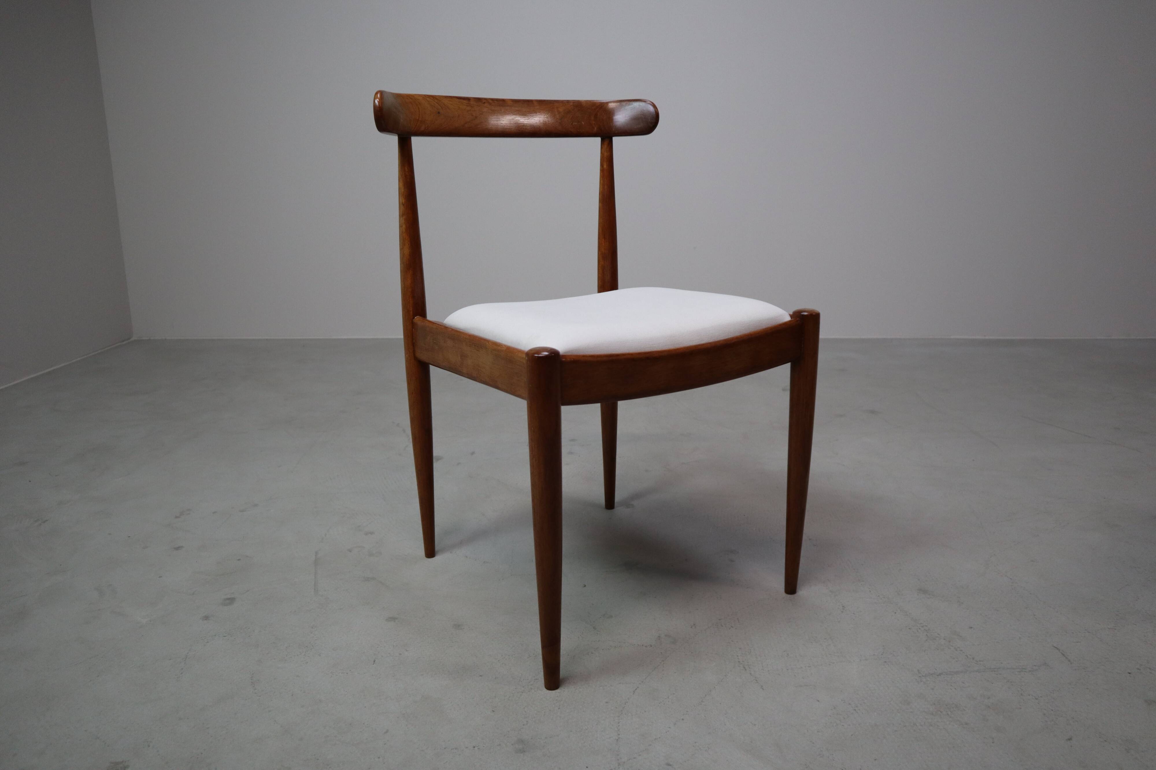 Set of six Alfred Hendrickx Model 500 dining chairs in Rosewood,
