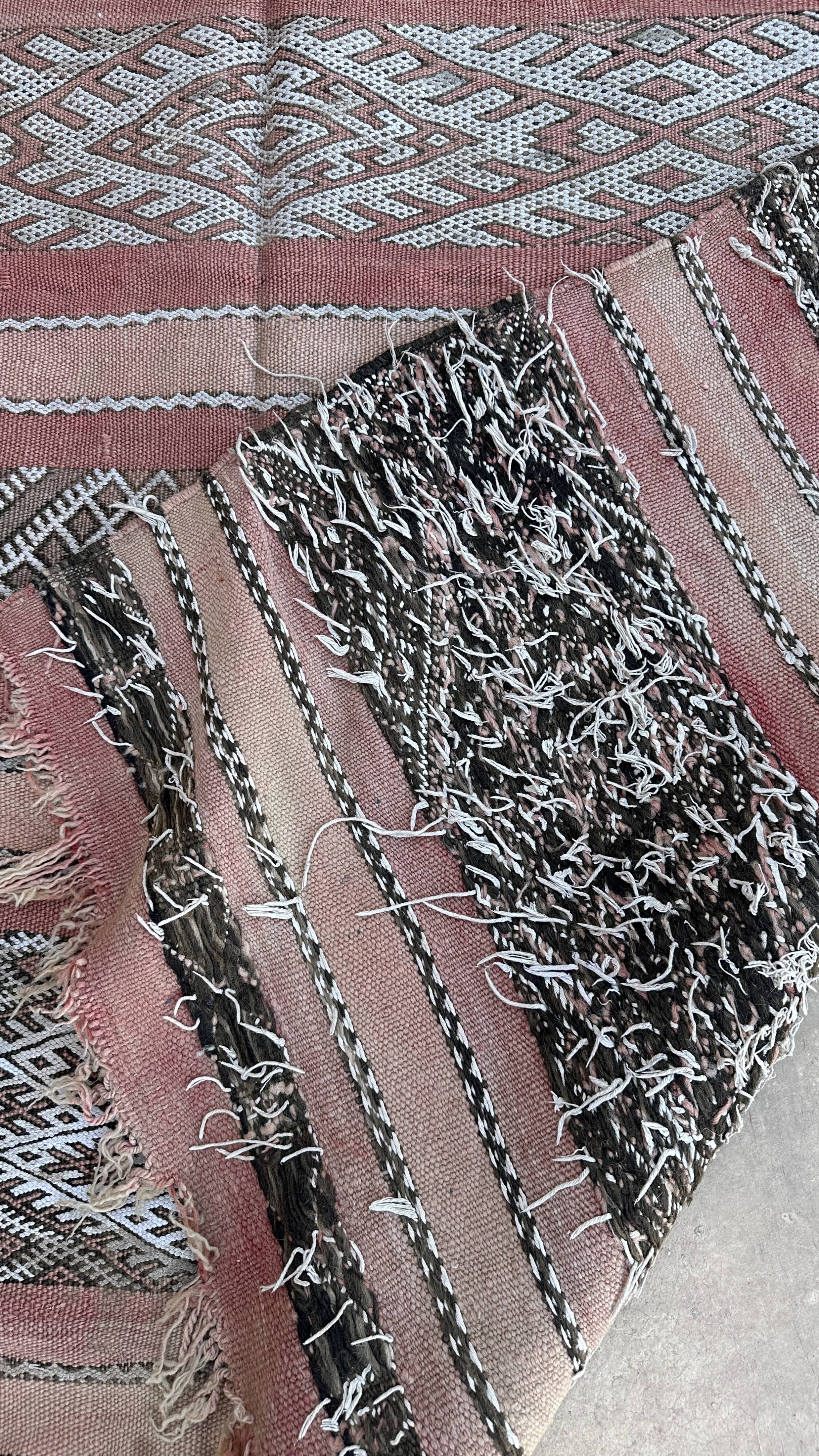 Moroccan pink carpet - 150 x 275 cm