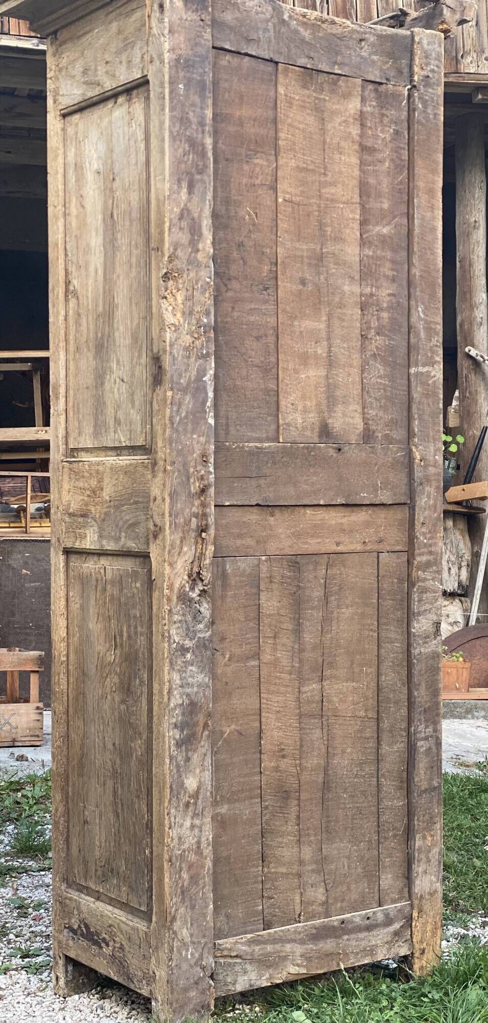 Eighteenth-century Parisian armoire with one bonnetière door in raw wood.