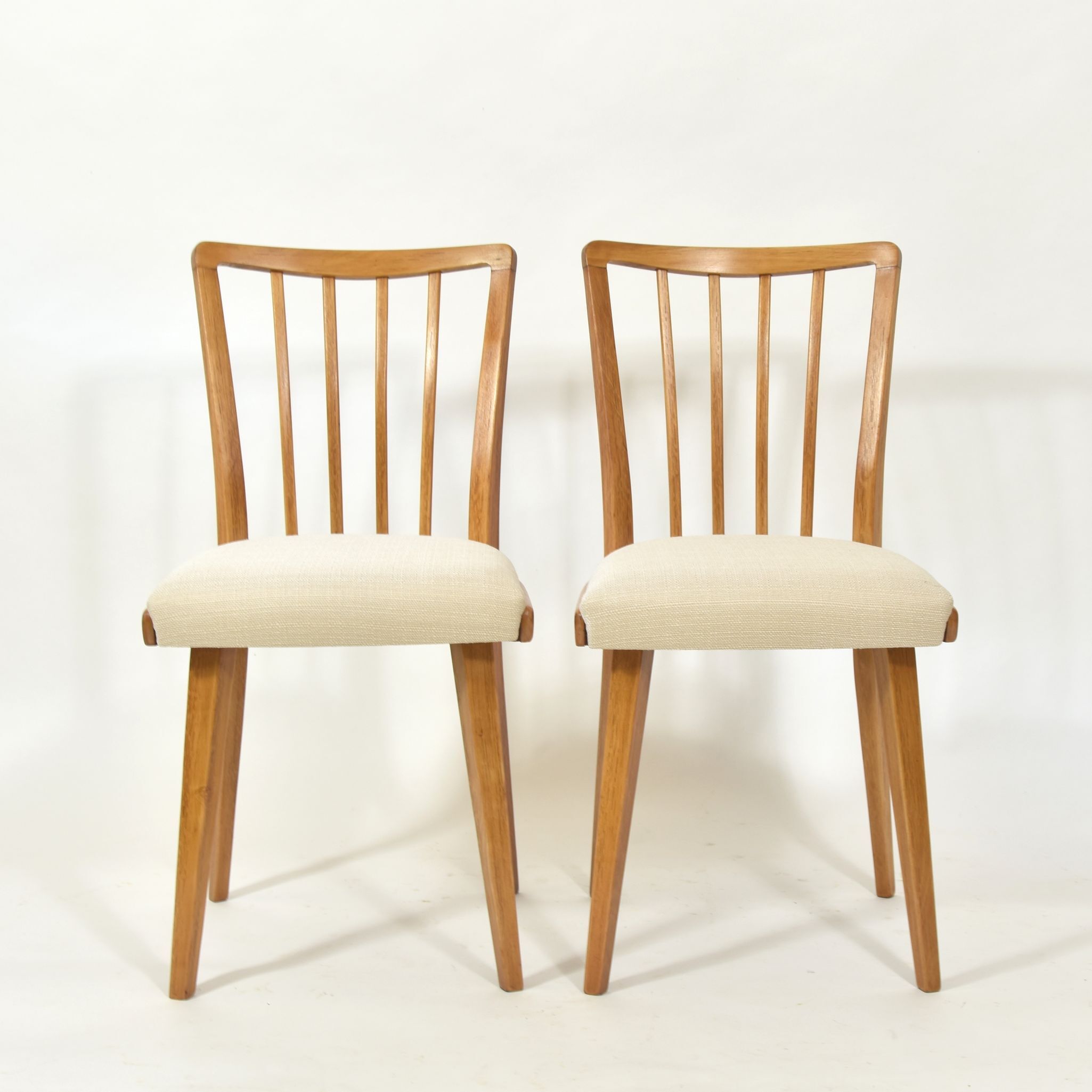 1970s Pair of oak dining chairs