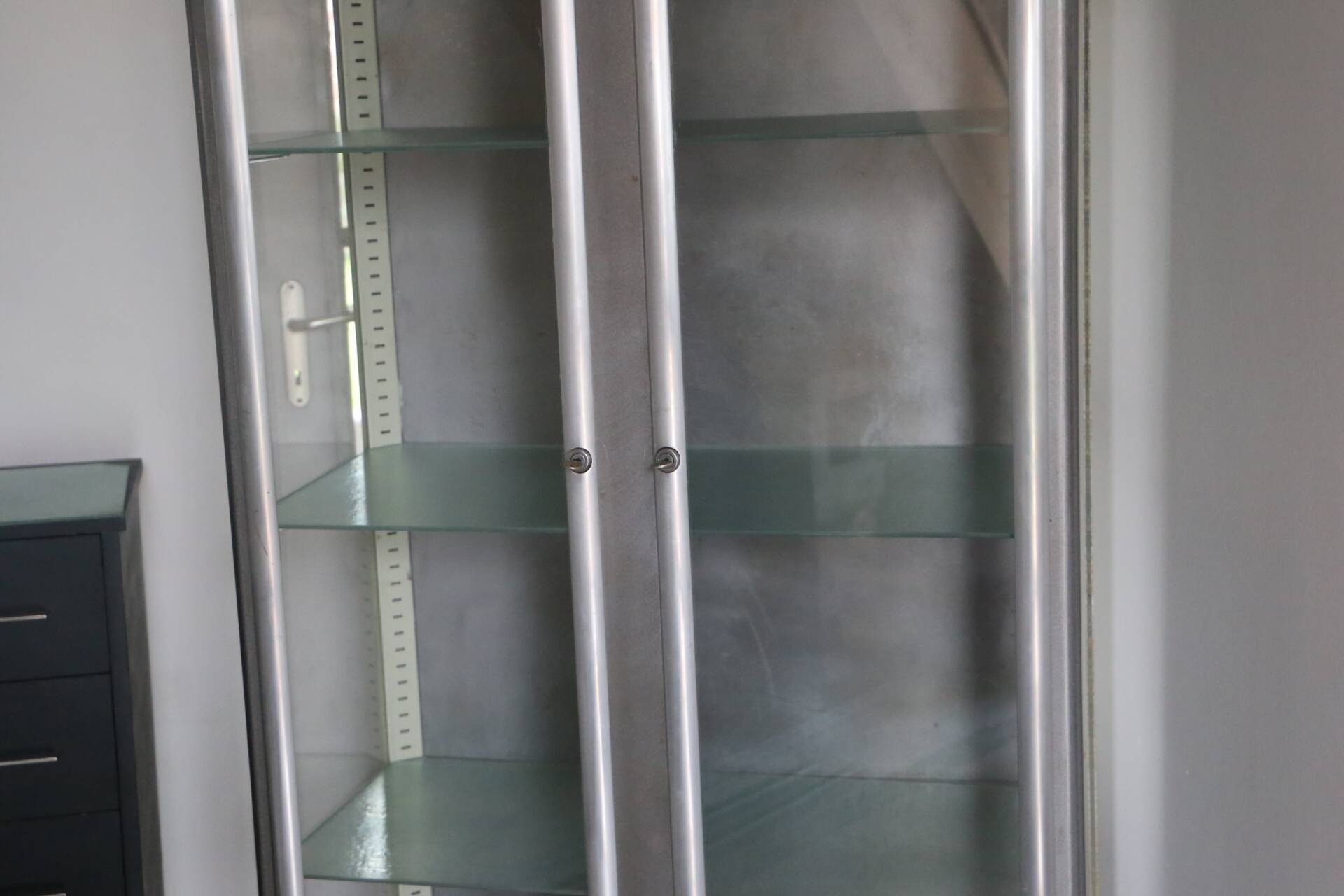 Armoire médicale ancienne 1950