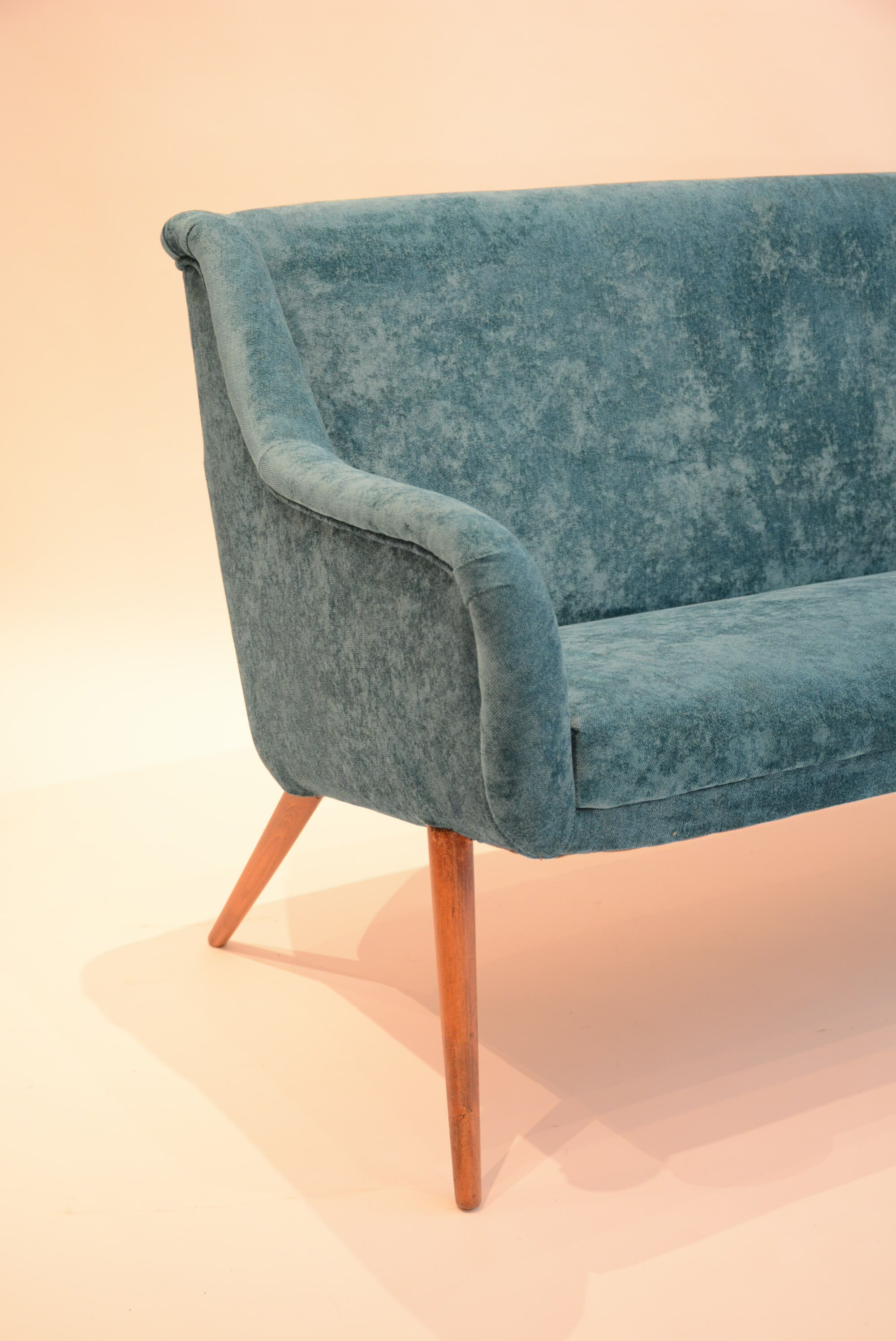 Seat 50's blue duck