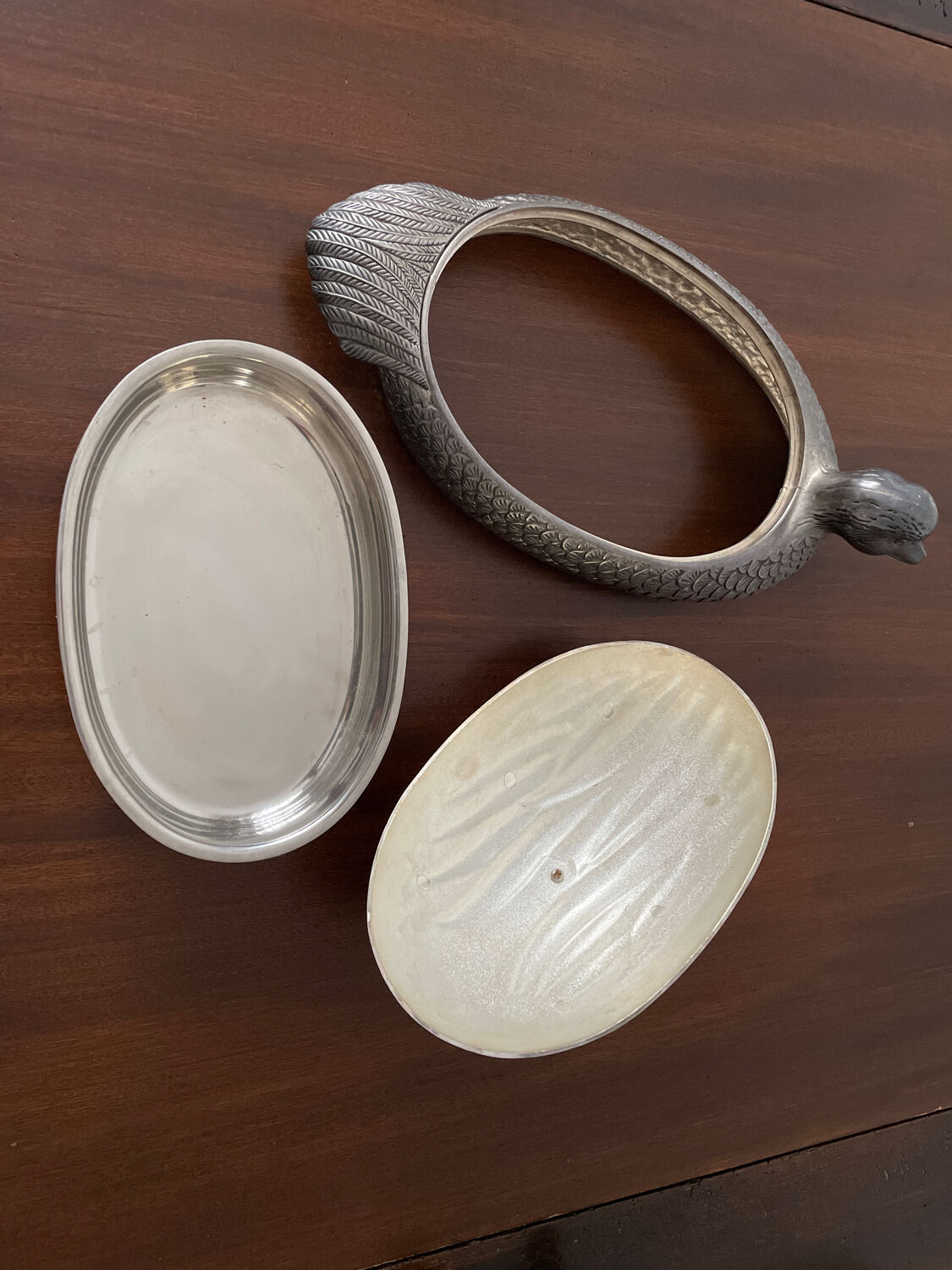 Serving dish with bell in silver metal shape duck