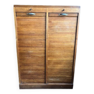 Curtain cabinet