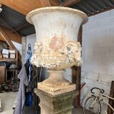 Paire de vases en fonte de style néo-classique,  époque 19ème