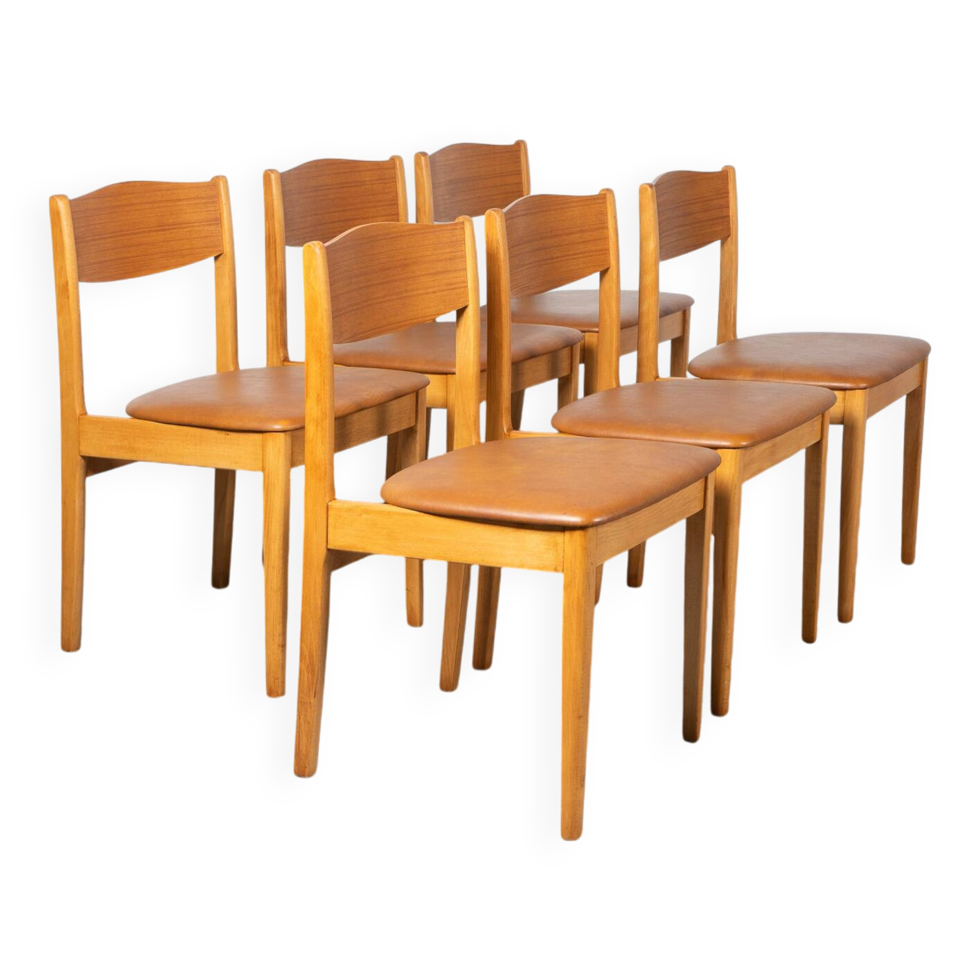 Set of 6 Danish dining chairs made of beech and brown leatherette.