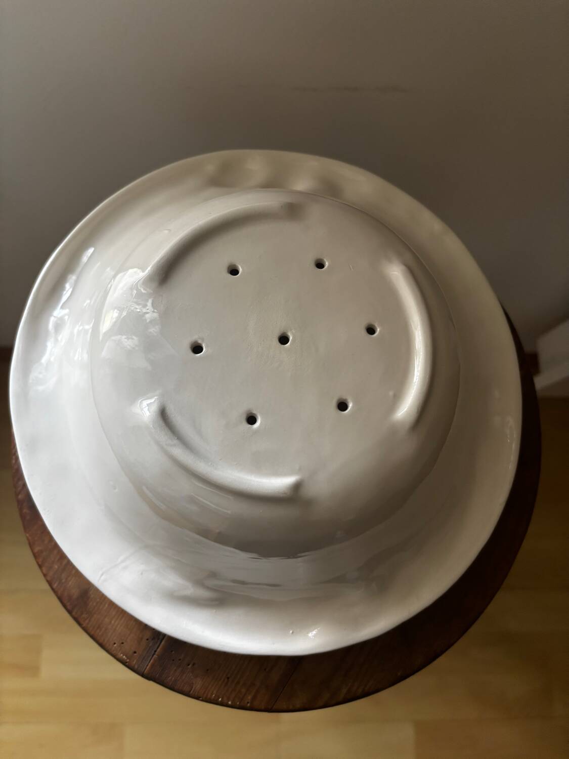 Bel égouttoir à légumes et son assiette barbotine