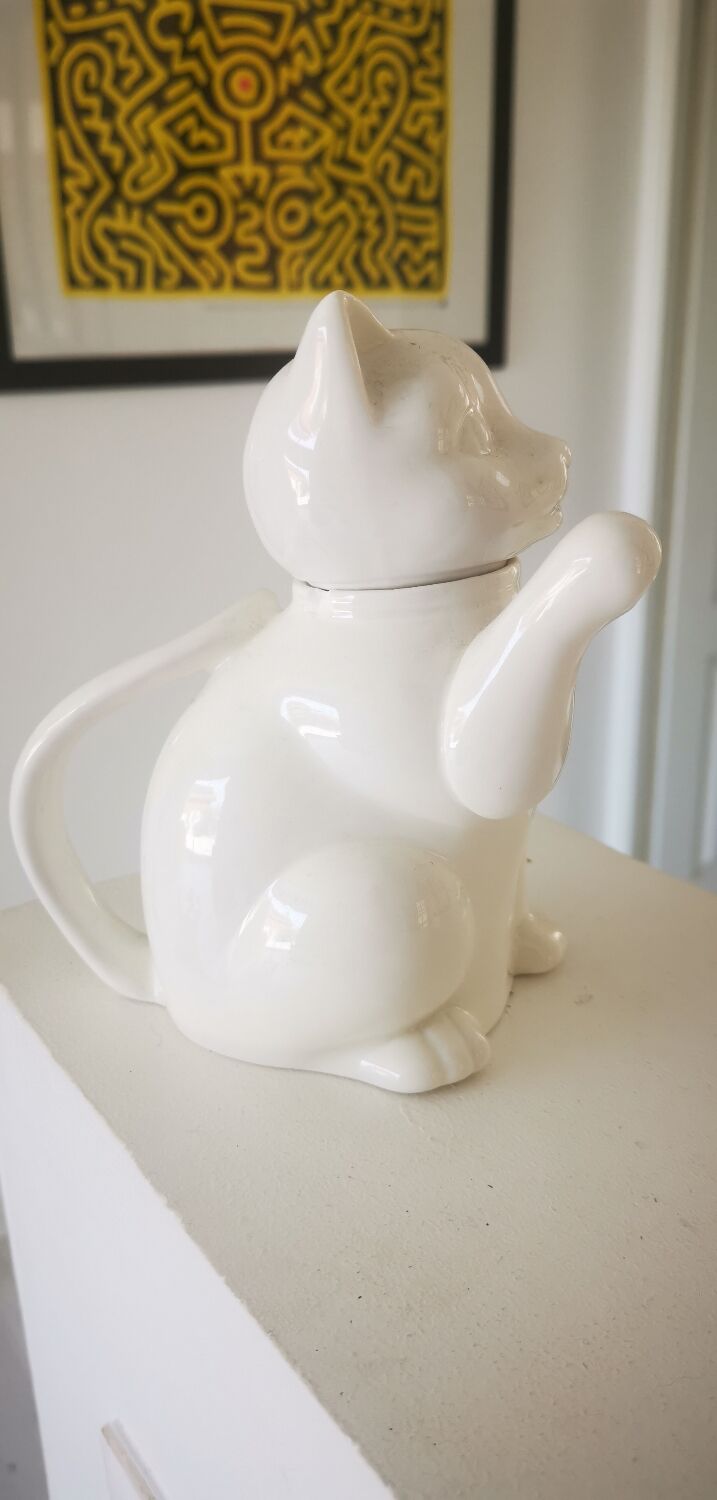 Teapot cat porcelain