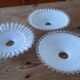 3 suspensions en opaline blanche 1900