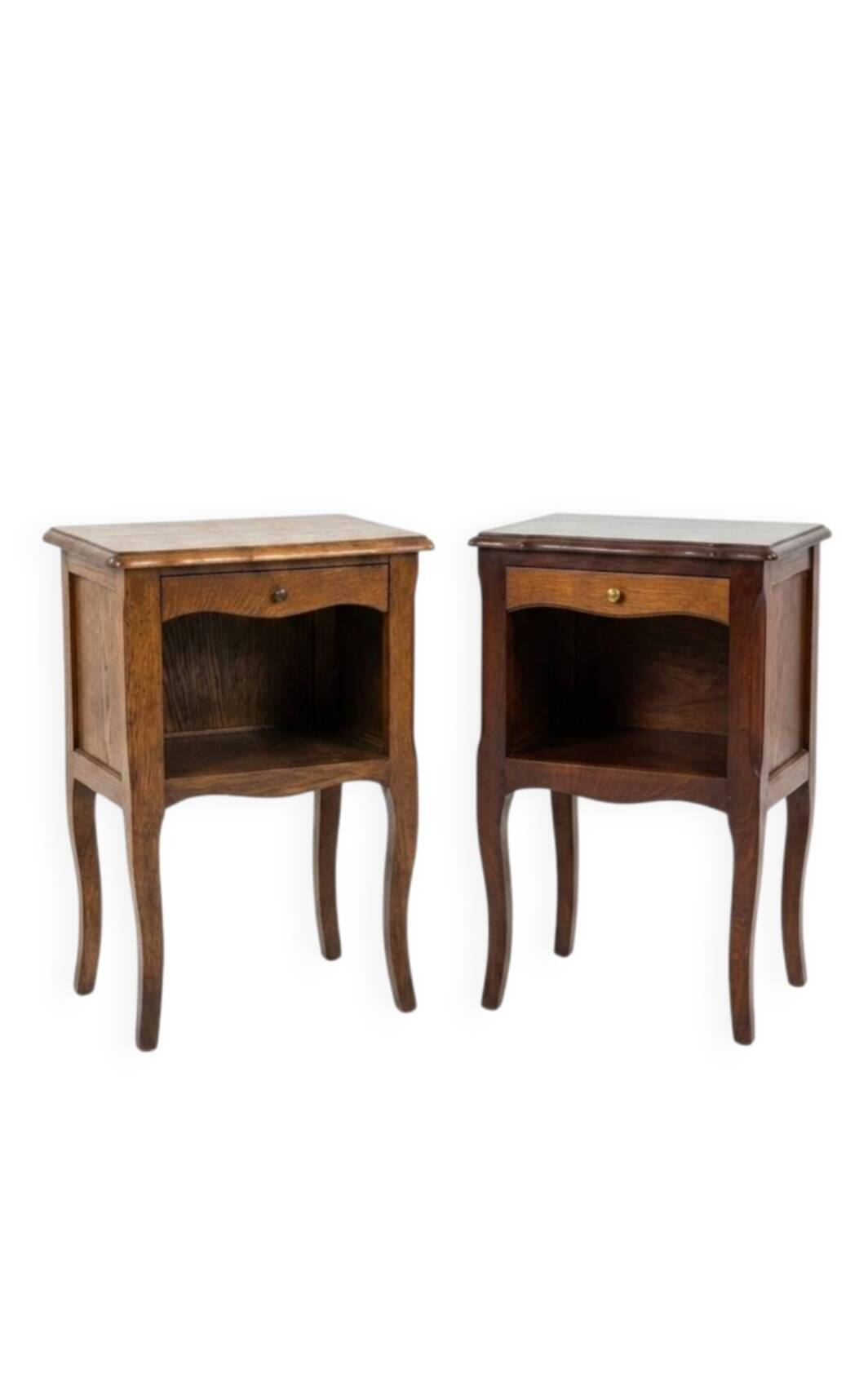 Paire de tables de chevet style Louis XV en chêne
