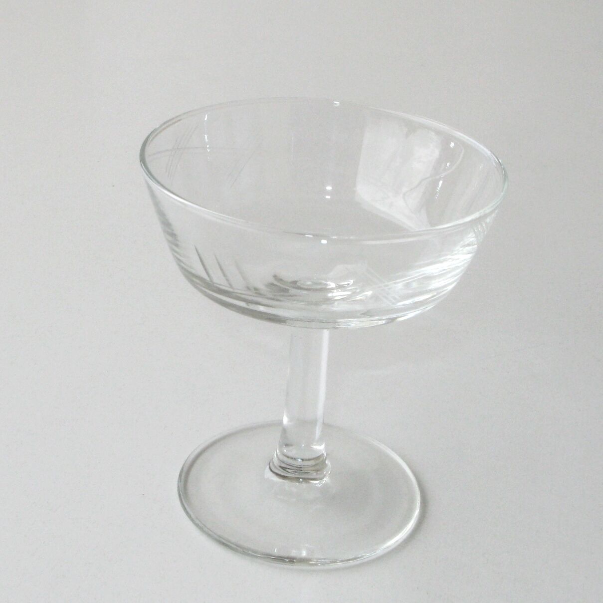 8 old champagne glasses vintage model in cut glass