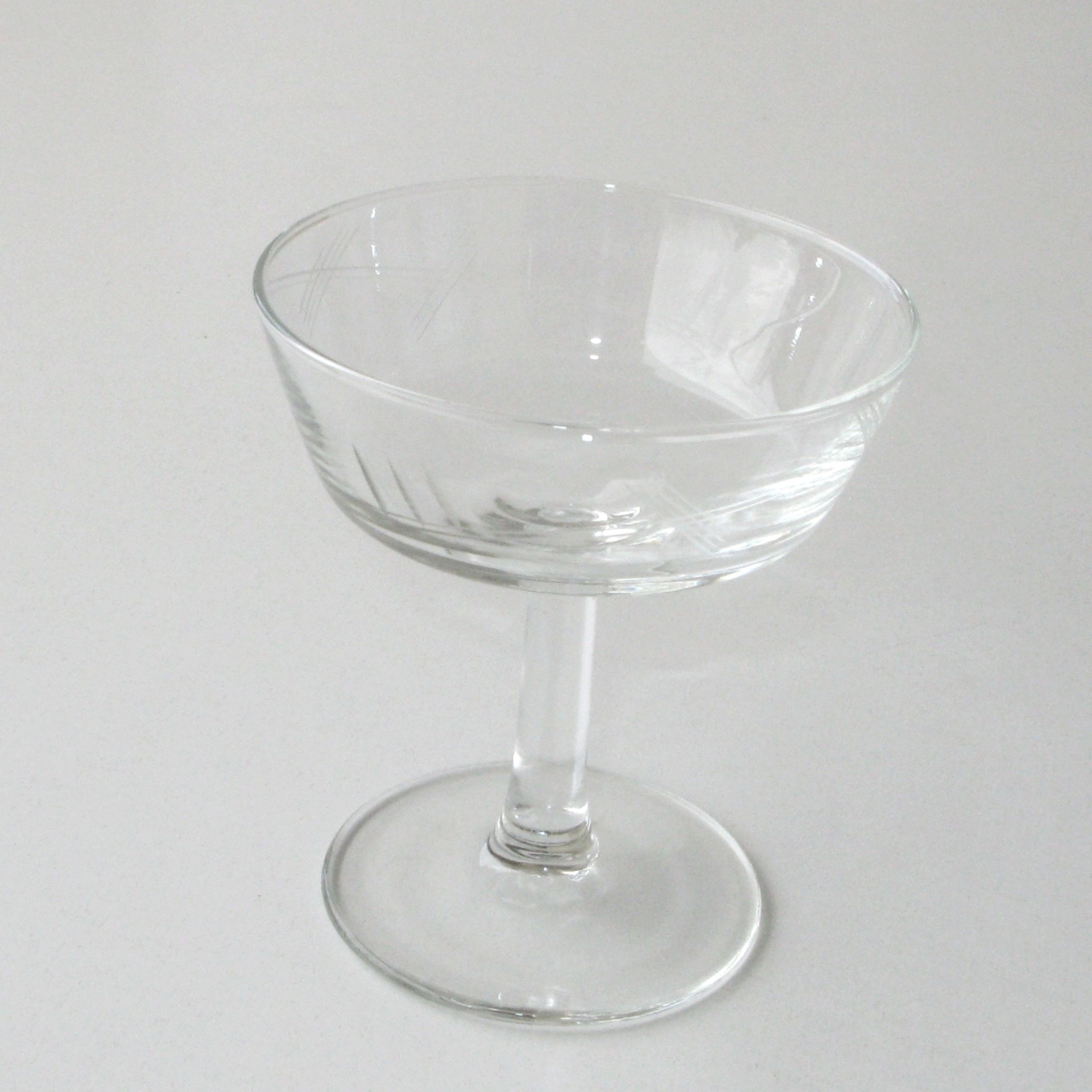 8 old champagne glasses vintage model in cut glass