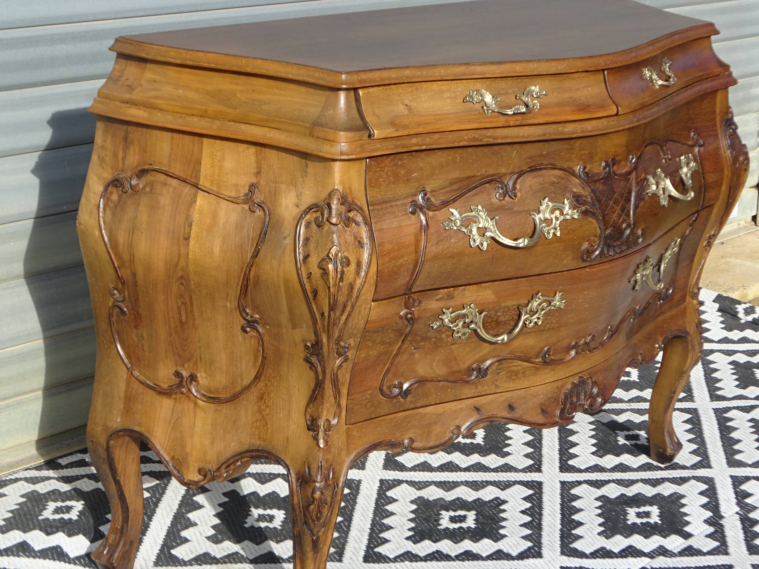 Coffin-style chest of drawers in walnut