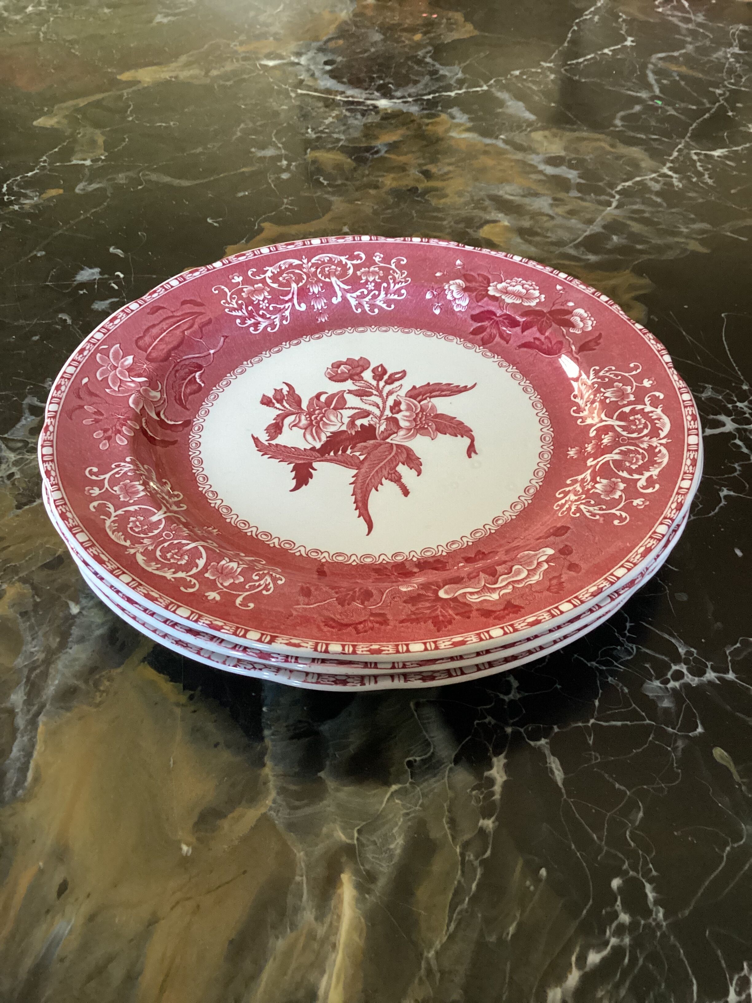 Set of Three ceramic plates Spode England dimension: height -2.5 cm- diameter -26 cm-