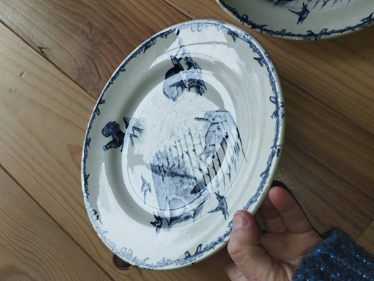 Assiettes Terre de Fer – Décor pastoral bleu – XIXe