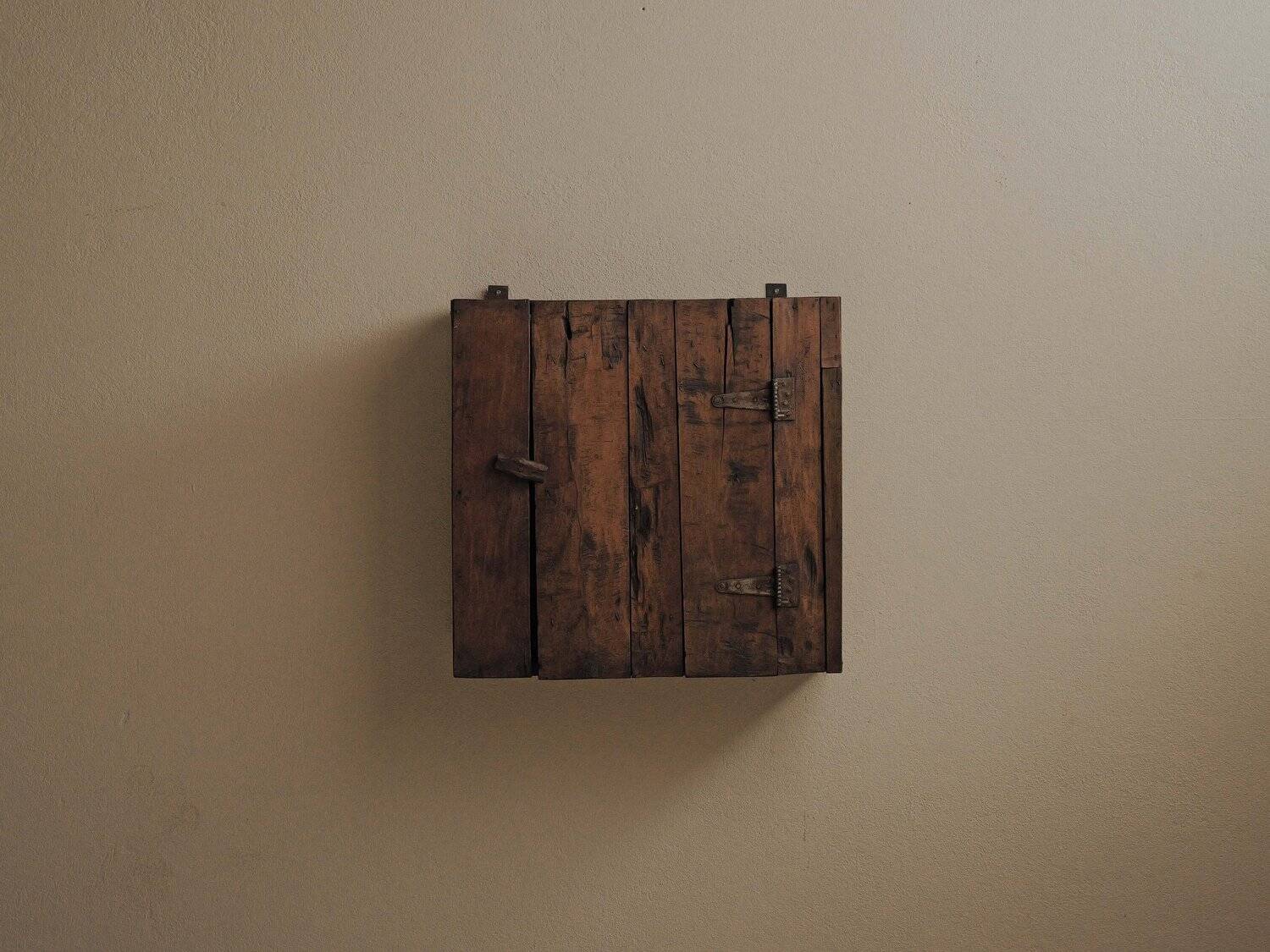 Mountain wall cabinet in solid pine, Folk Art, around 1900
