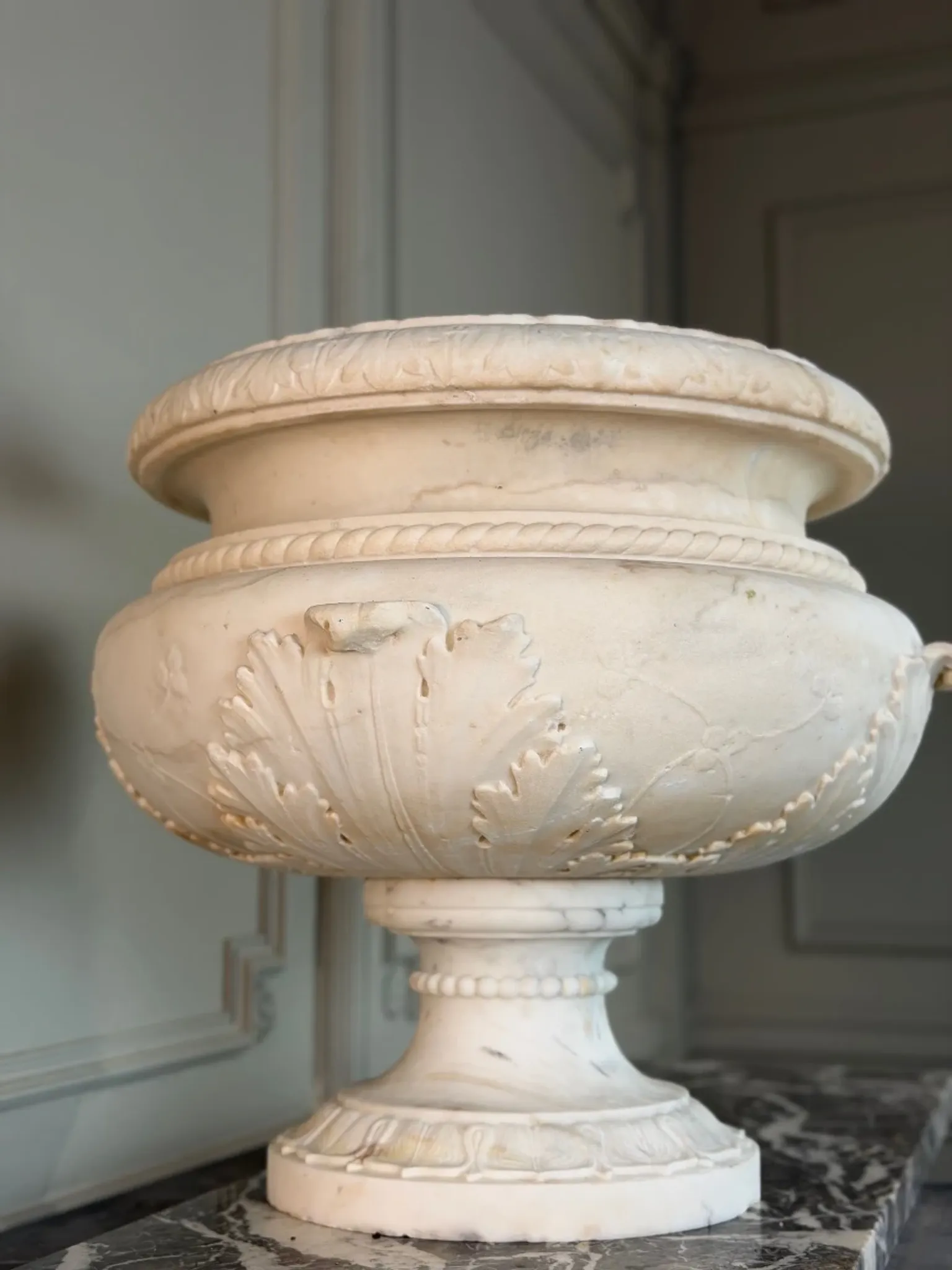 Neoclassical basin in white Carrara marble, Italy, late 18th to early 19th century.