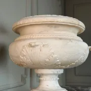 Neoclassical basin in white Carrara marble, Italy, late 18th to early 19th century.